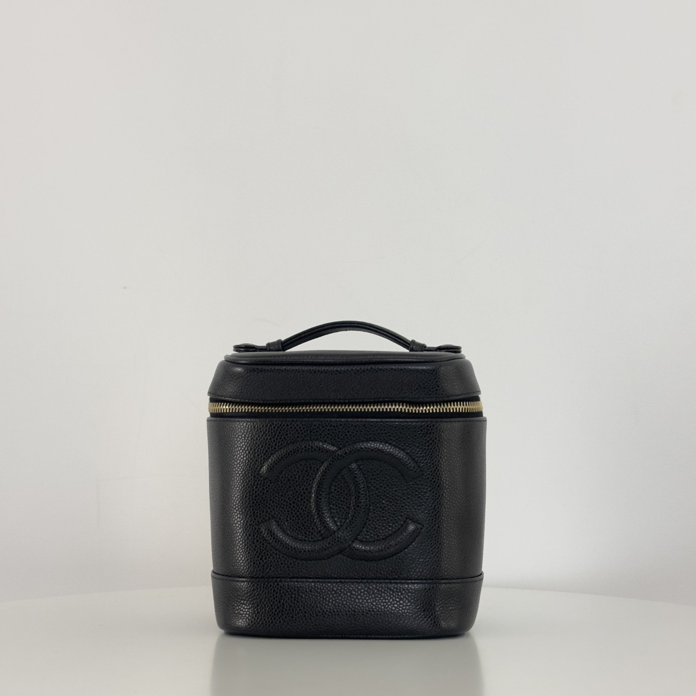Vanity Case CHANEL CC en cuir caviar noir