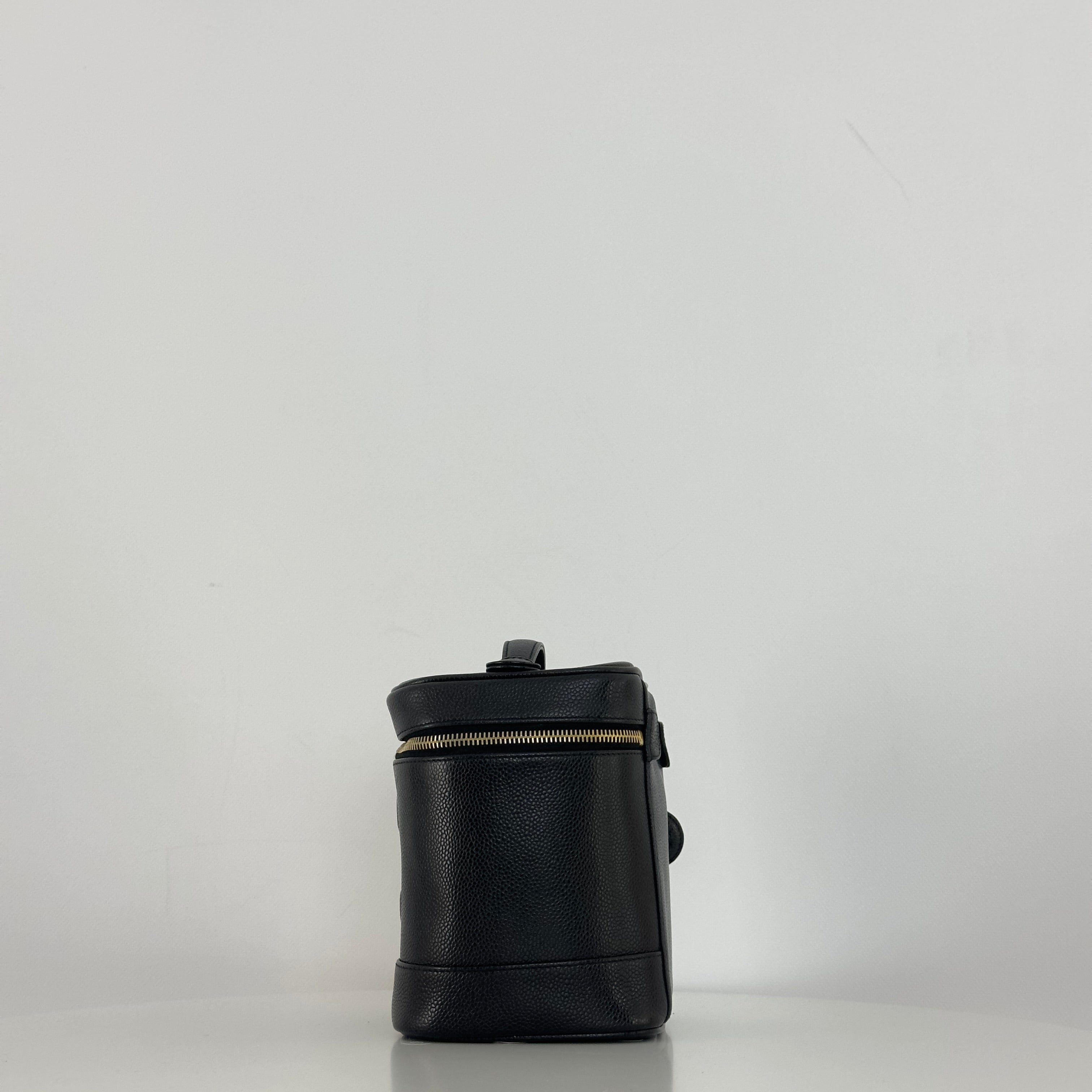 Vanity Case CHANEL CC en cuir caviar noir