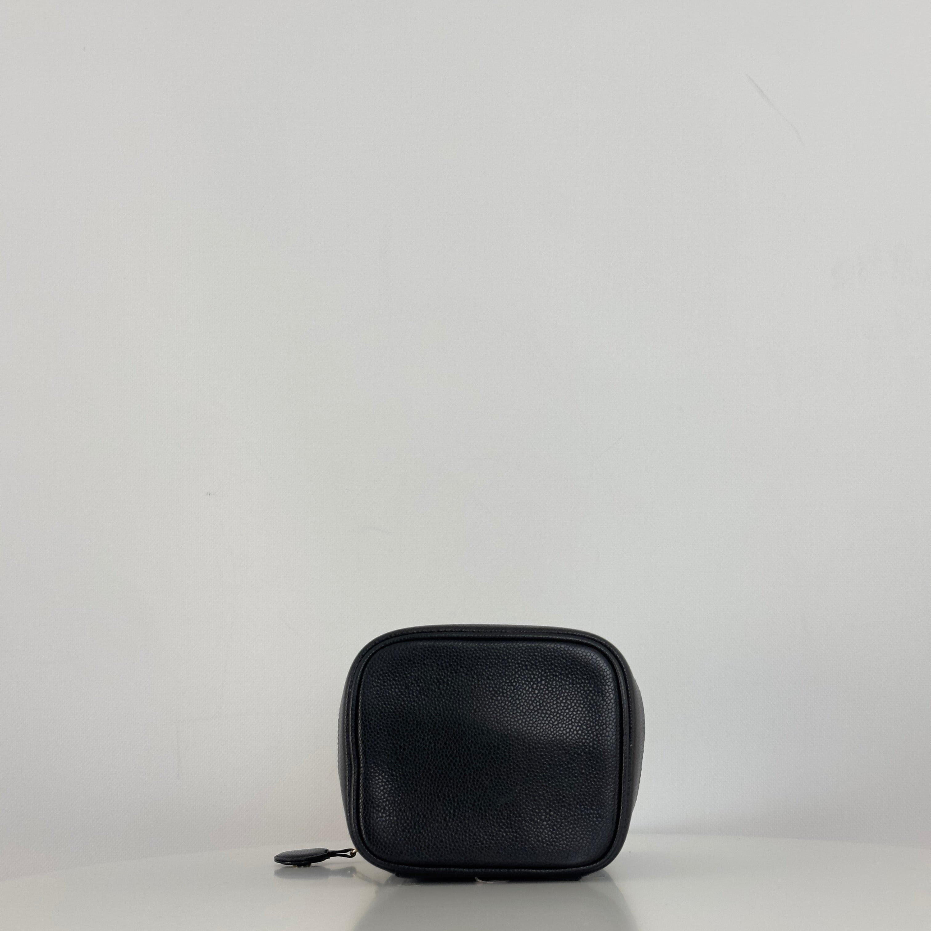 Vanity Case CHANEL CC en cuir caviar noir
