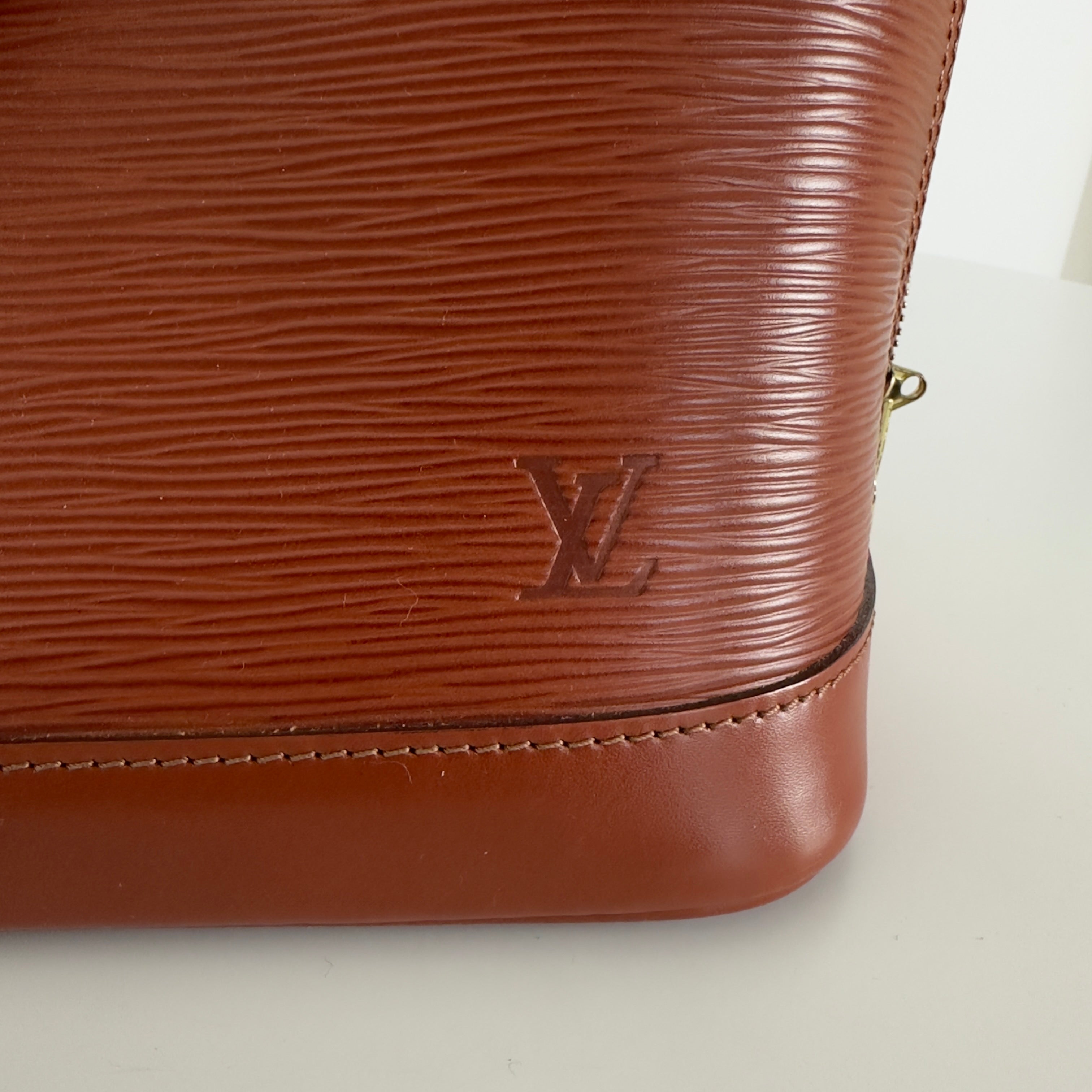 LOUIS VUITTON Alma PM handbag in brown Epi leather