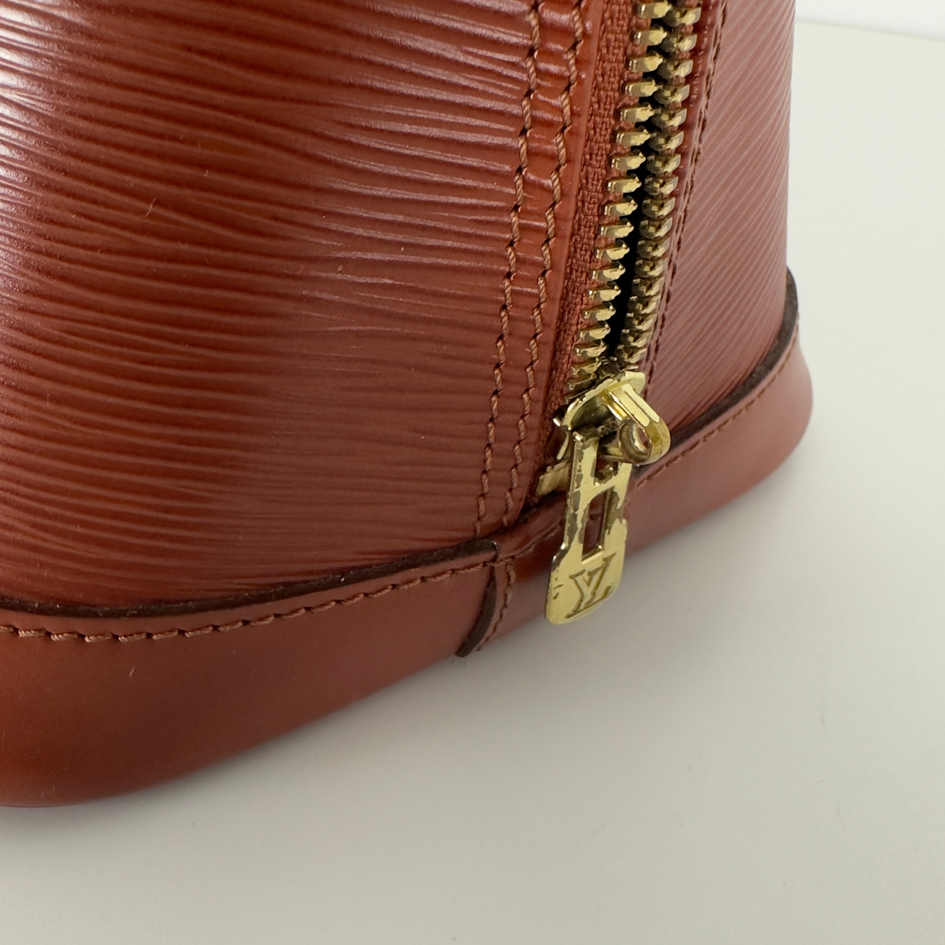 LOUIS VUITTON Alma PM handbag in brown Epi leather