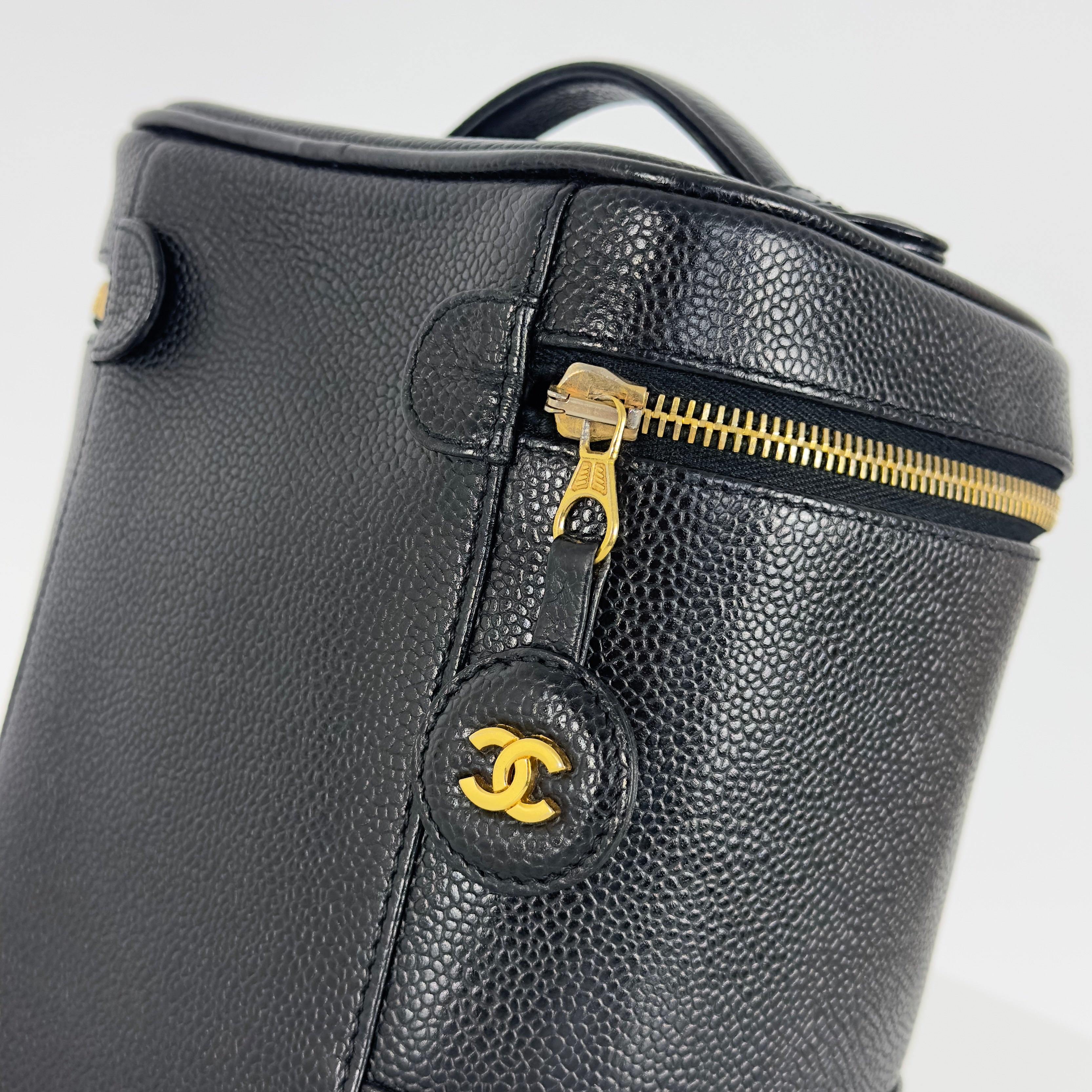 Vanity Case CHANEL CC en cuir caviar noir