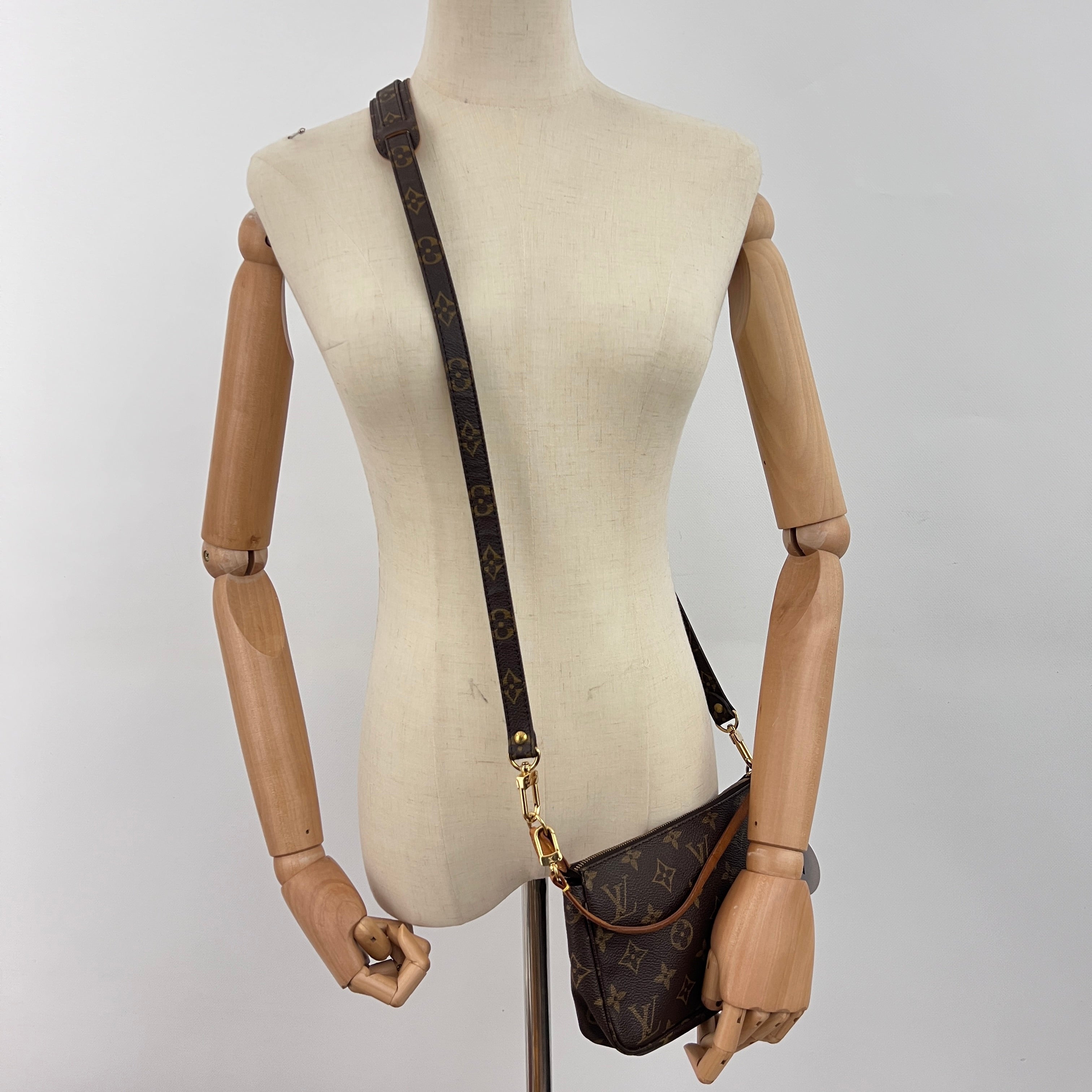Sac à bandoulière LOUIS VUITTON Pochette Accessoires toile marron vintage 2002