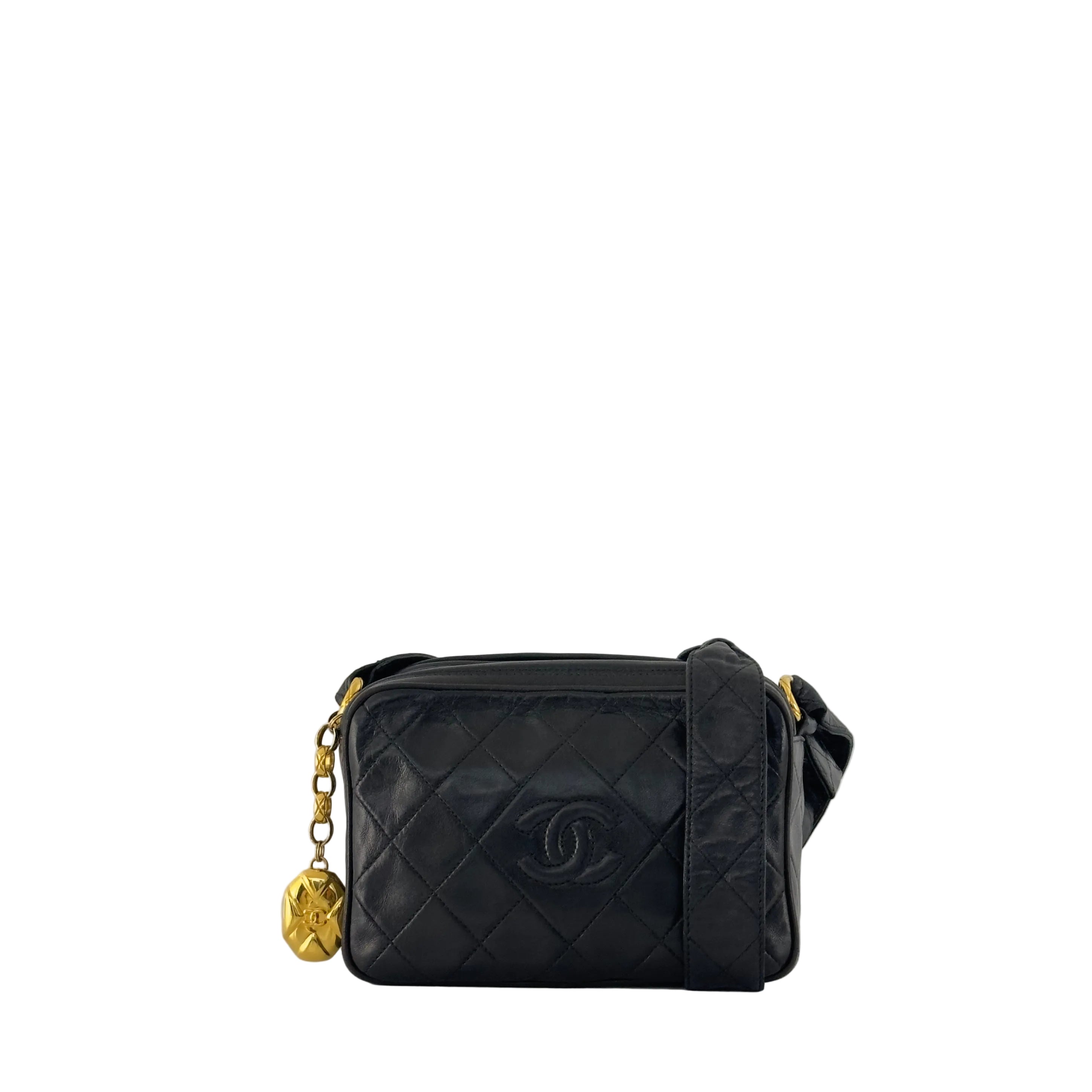 Sac à main CHANEL Matelassé Shoulder Bag cuir d'agneau noir