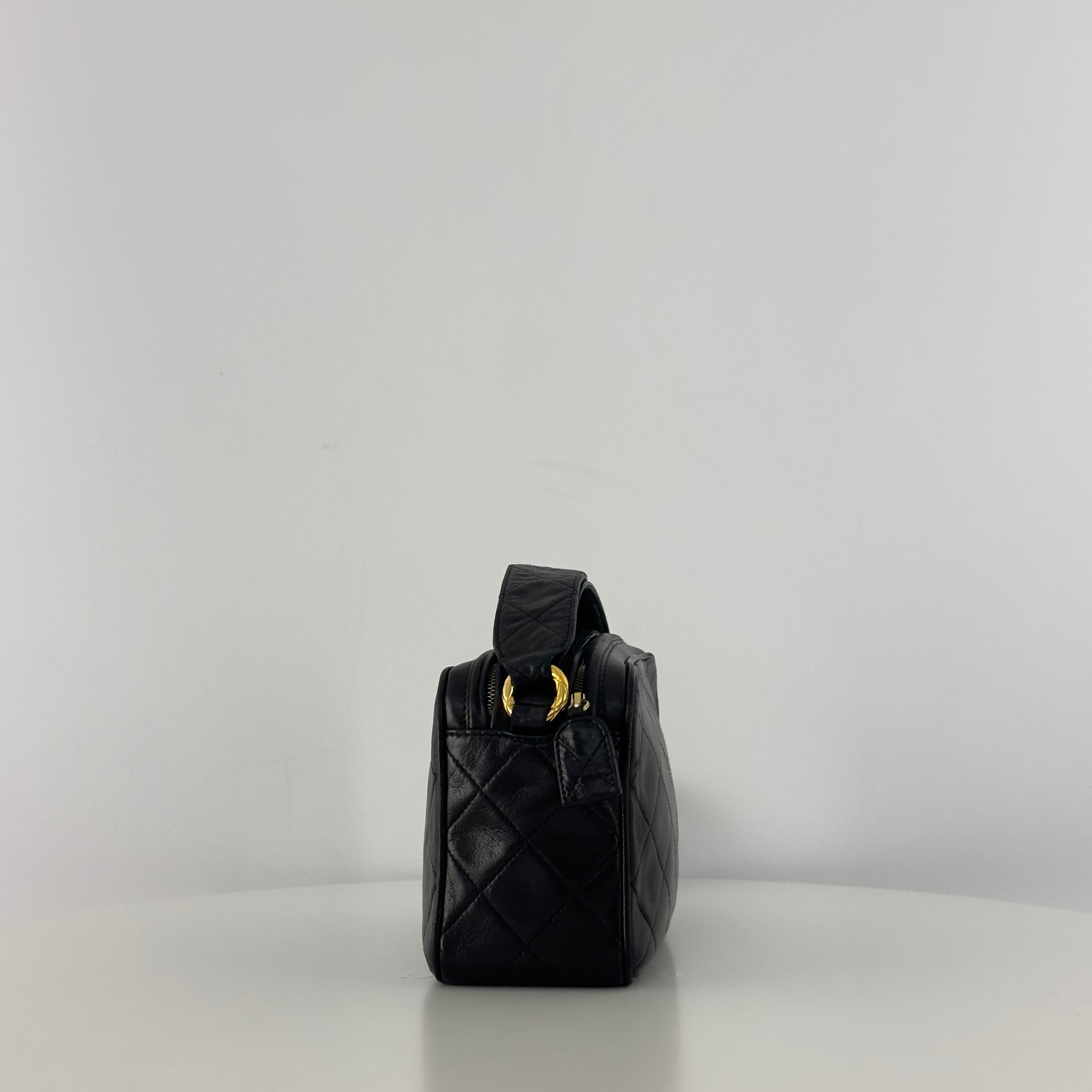 Sac à main CHANEL Matelassé Shoulder Bag cuir d'agneau noir