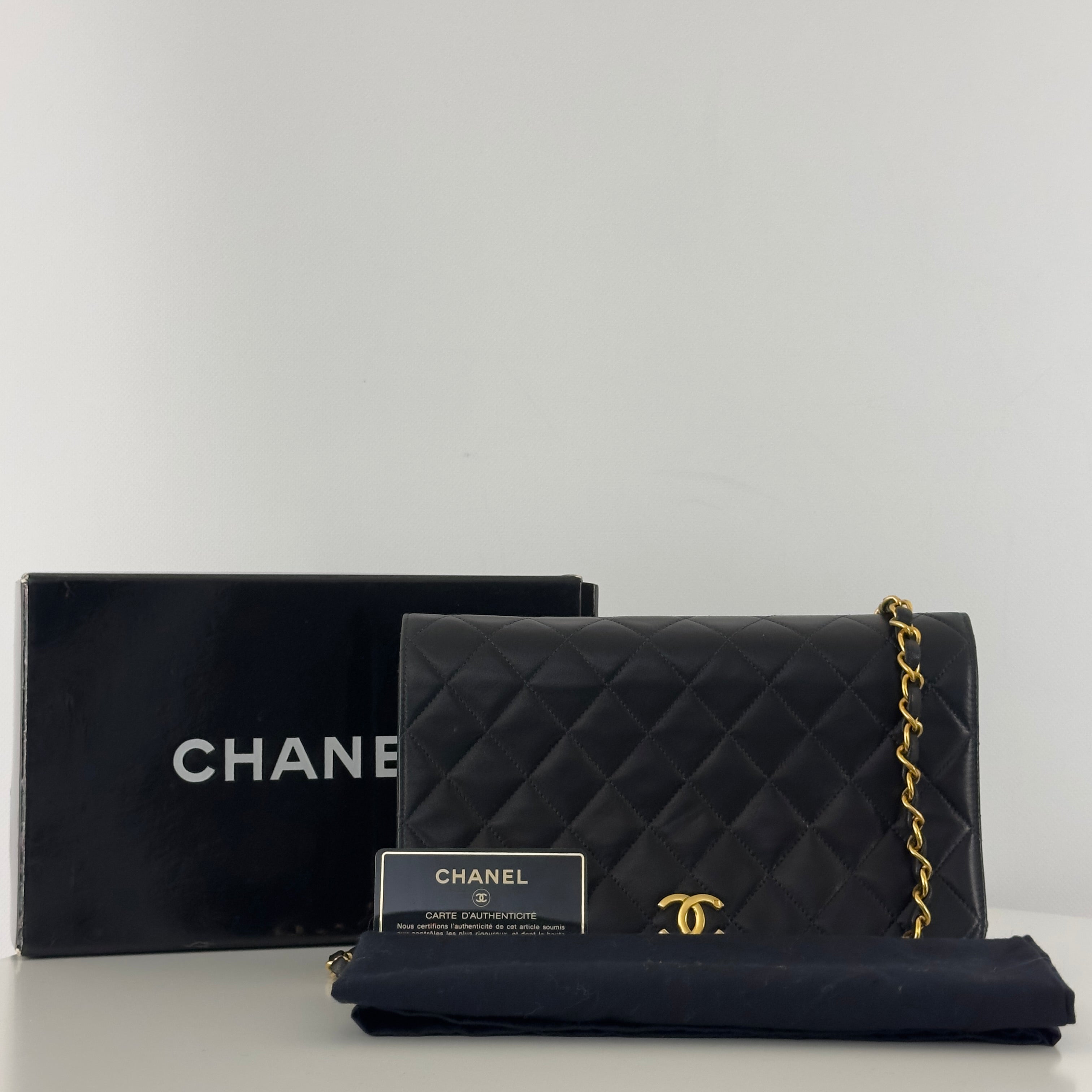 Sac à main CHANEL Timeless WOC Small cuir d'agneau noir