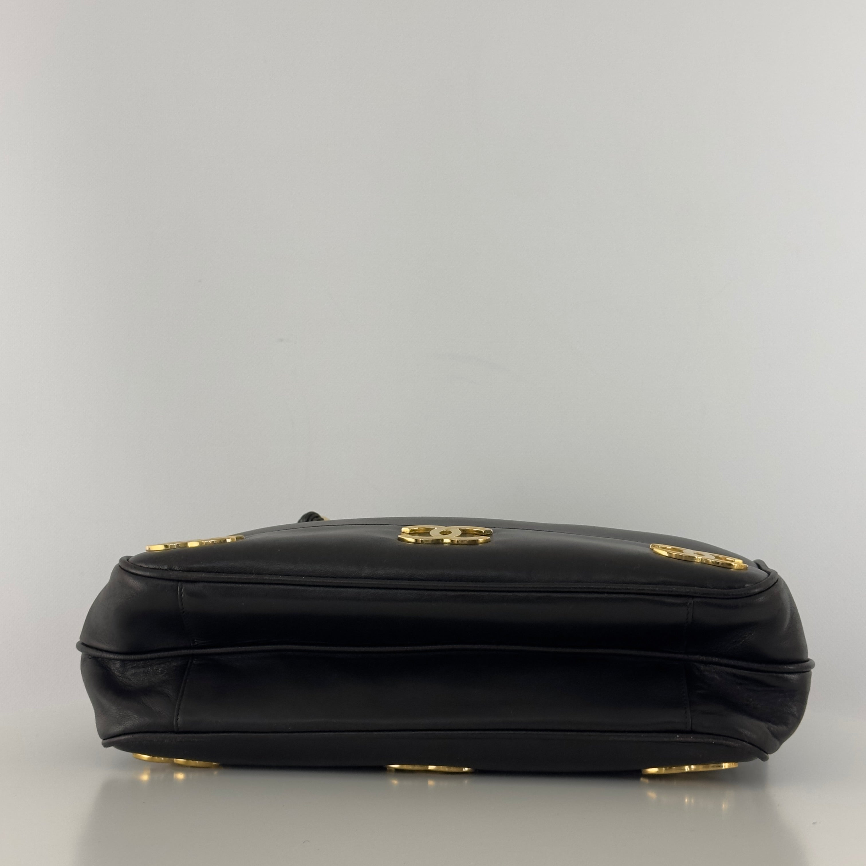 Sac à main CHANEL Tote CC cuir d'agneau noir