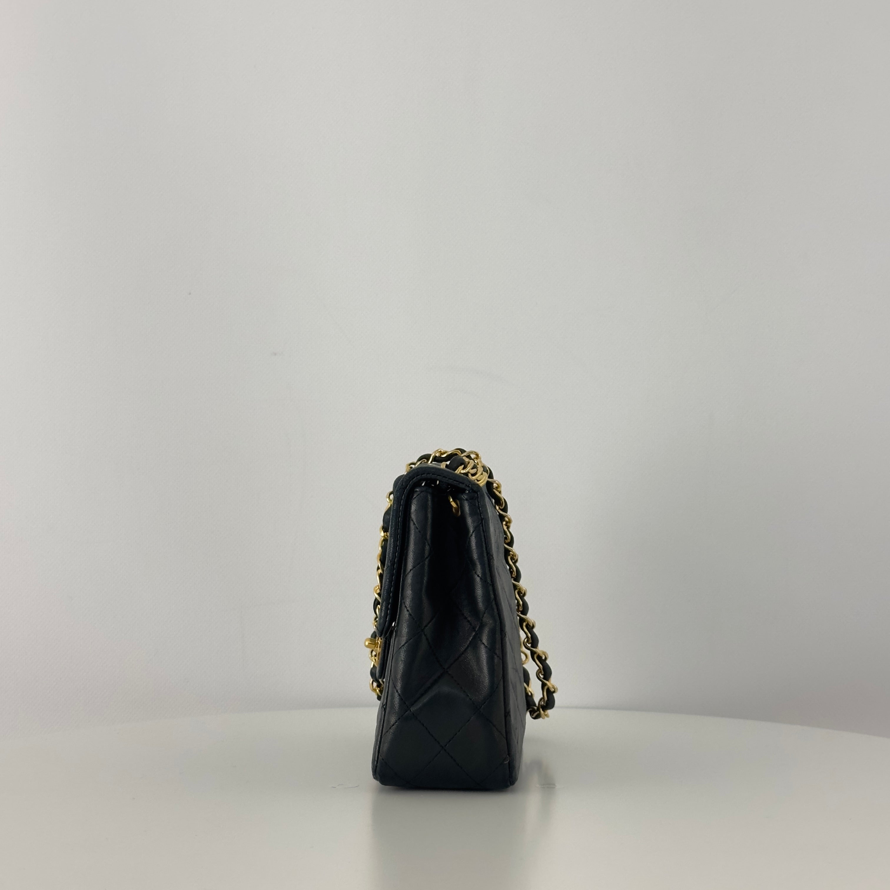 Sac à main CHANEL Timeless Classique Mini  Single Flap cuir d'agneau noir