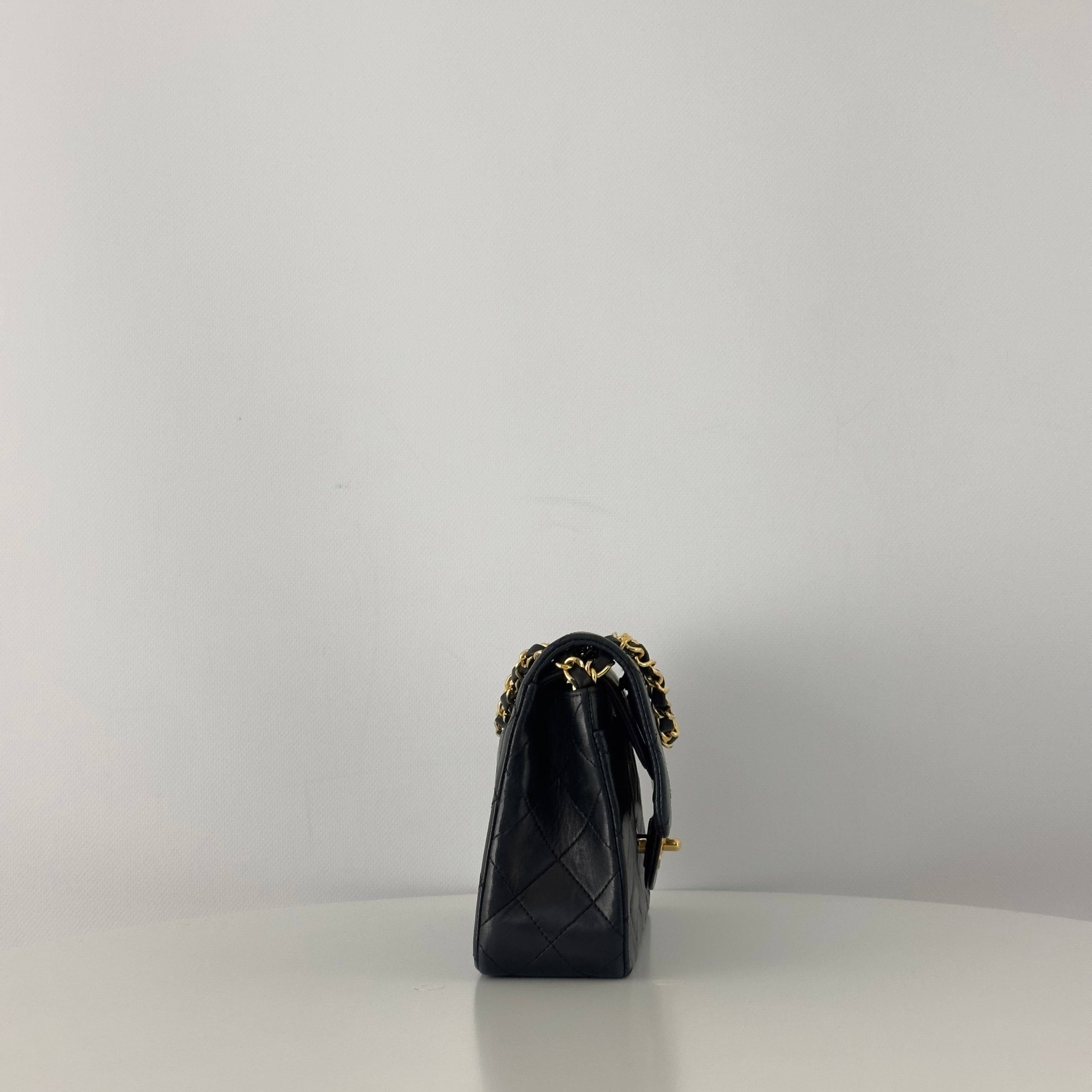 Sac à main CHANEL Timeless Classique Small Double Flap cuir d'agneau noir