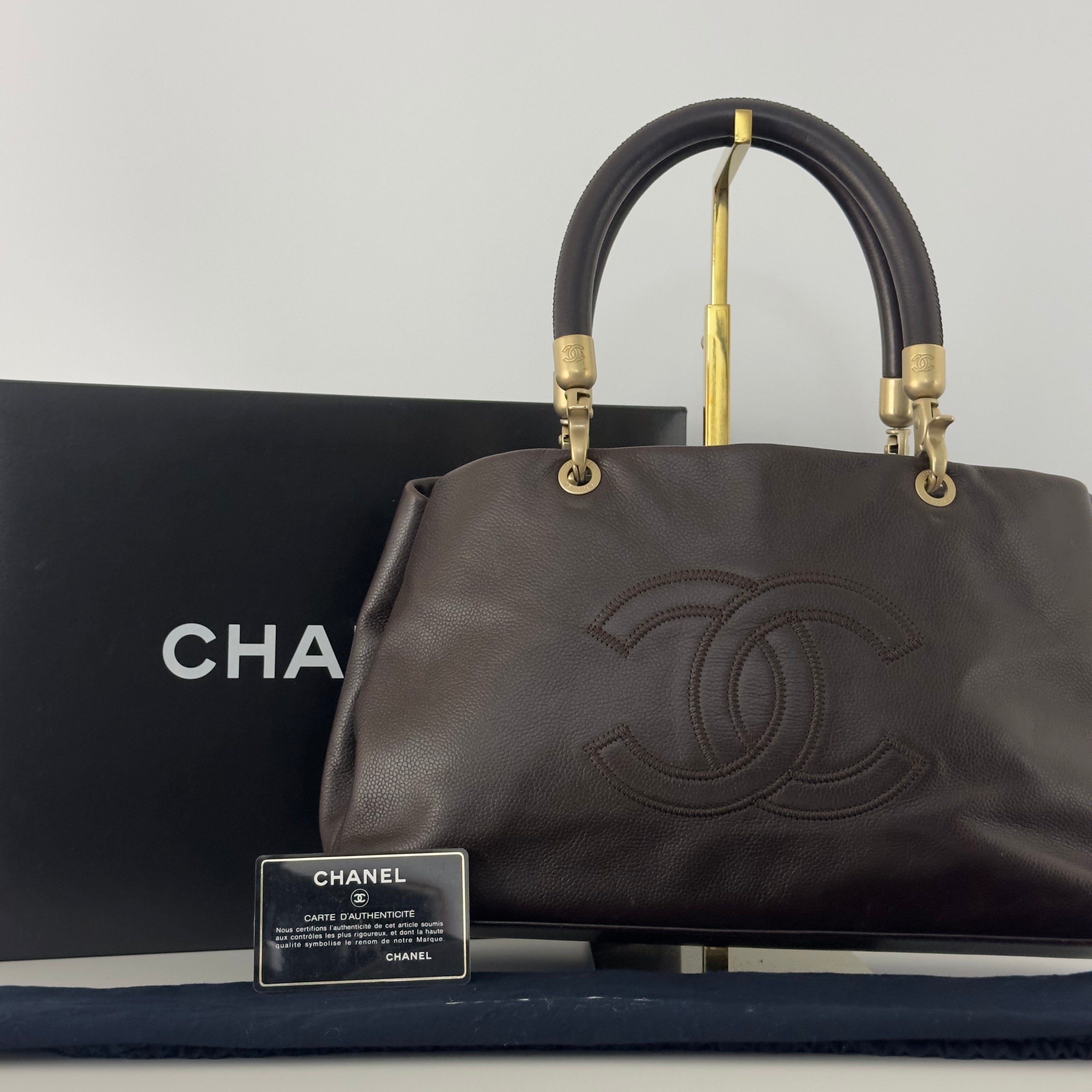 Sac à main CHANEL Tote Top Handle cuir caviar marron