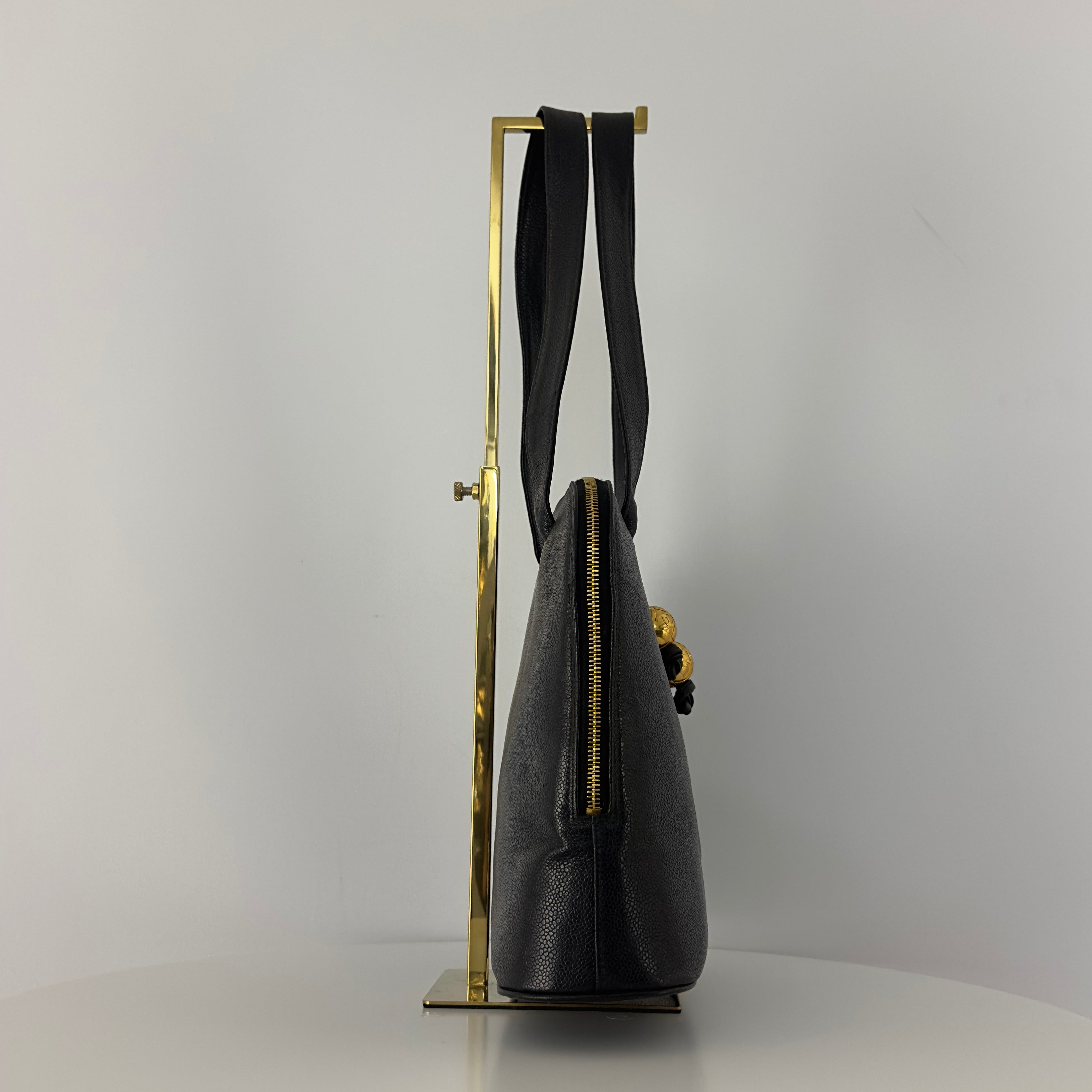 Sac à main CHANEL Tote Coco Mark cuir caviar noir