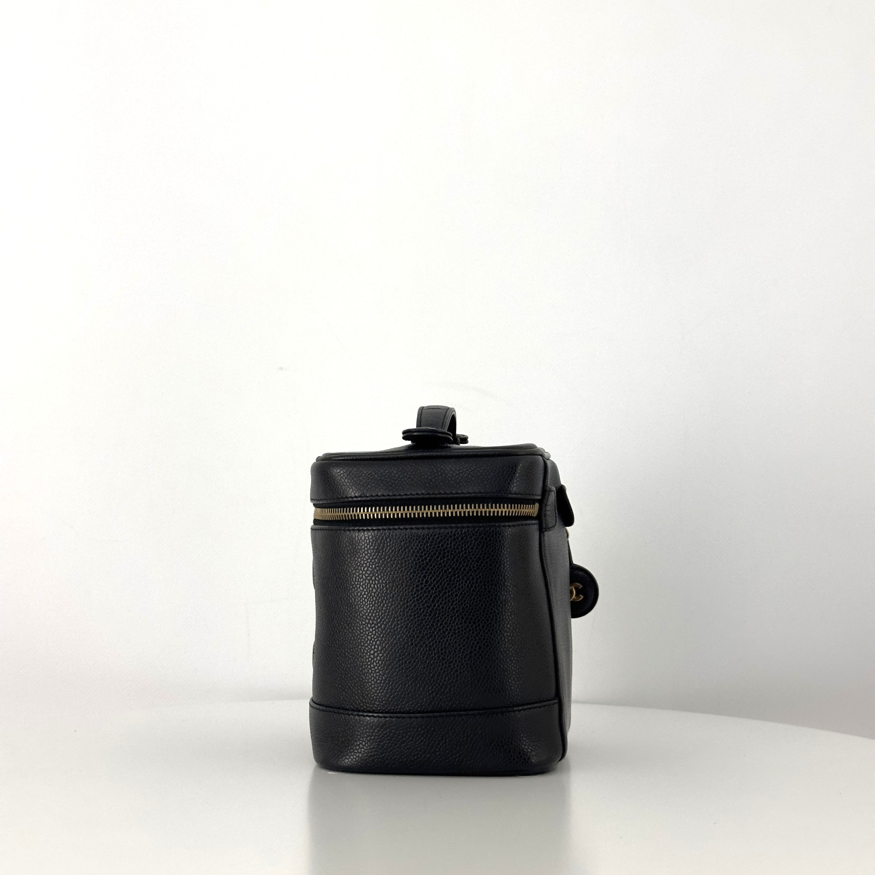 Vanity Case CHANEL CC en cuir caviar noir