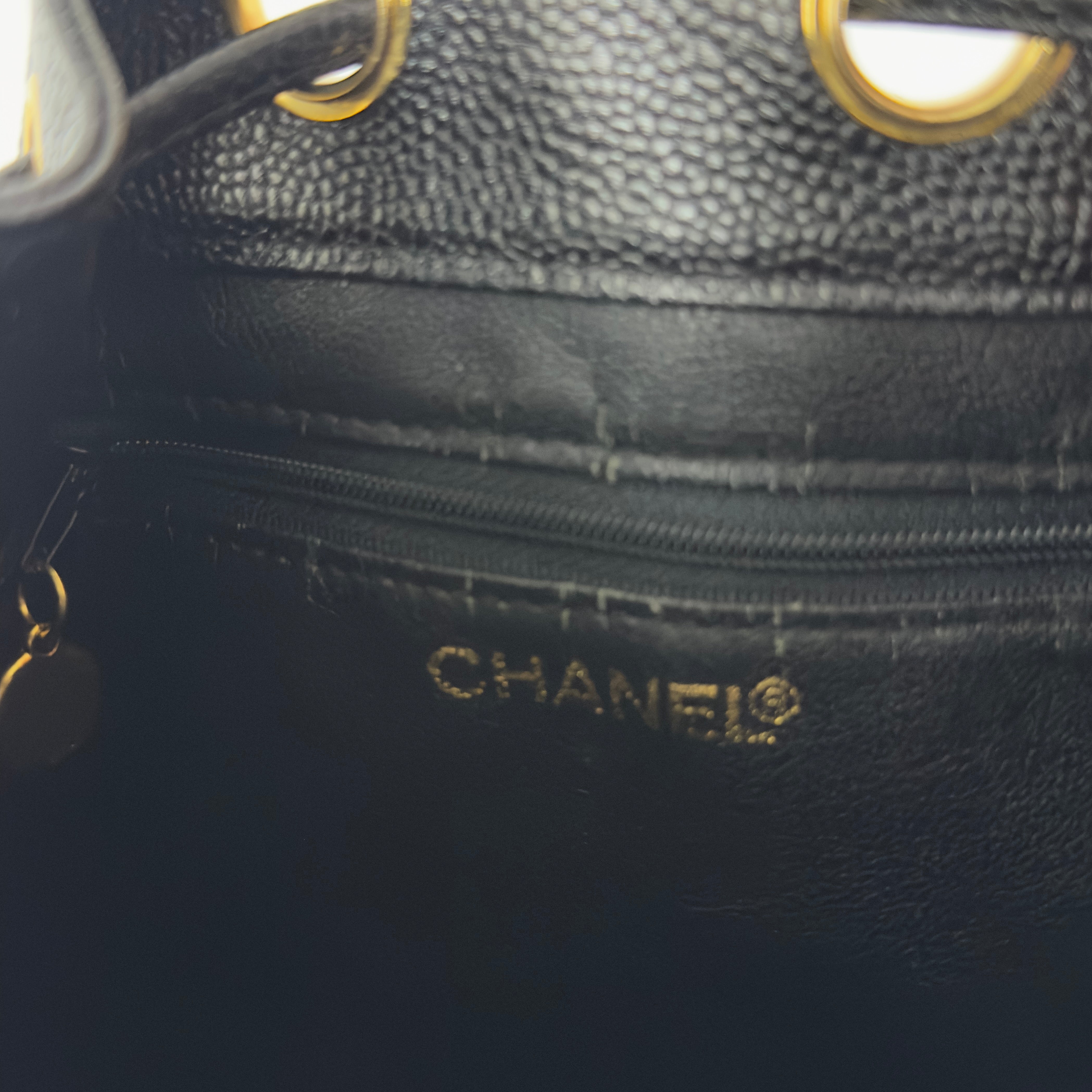Sac à main CHANEL Bucket cuir caviar noir