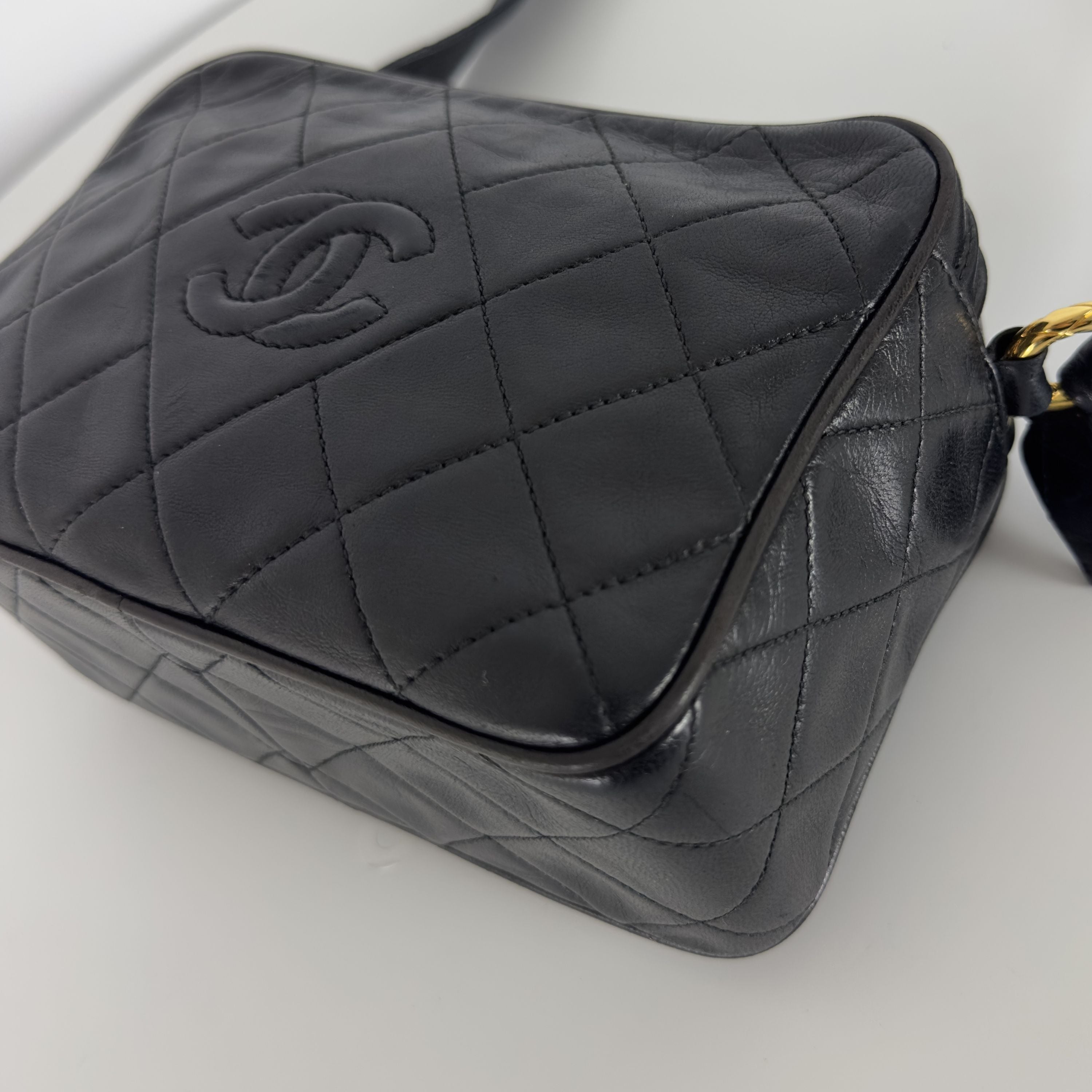 Sac à main CHANEL Matelassé Shoulder Bag cuir d'agneau noir