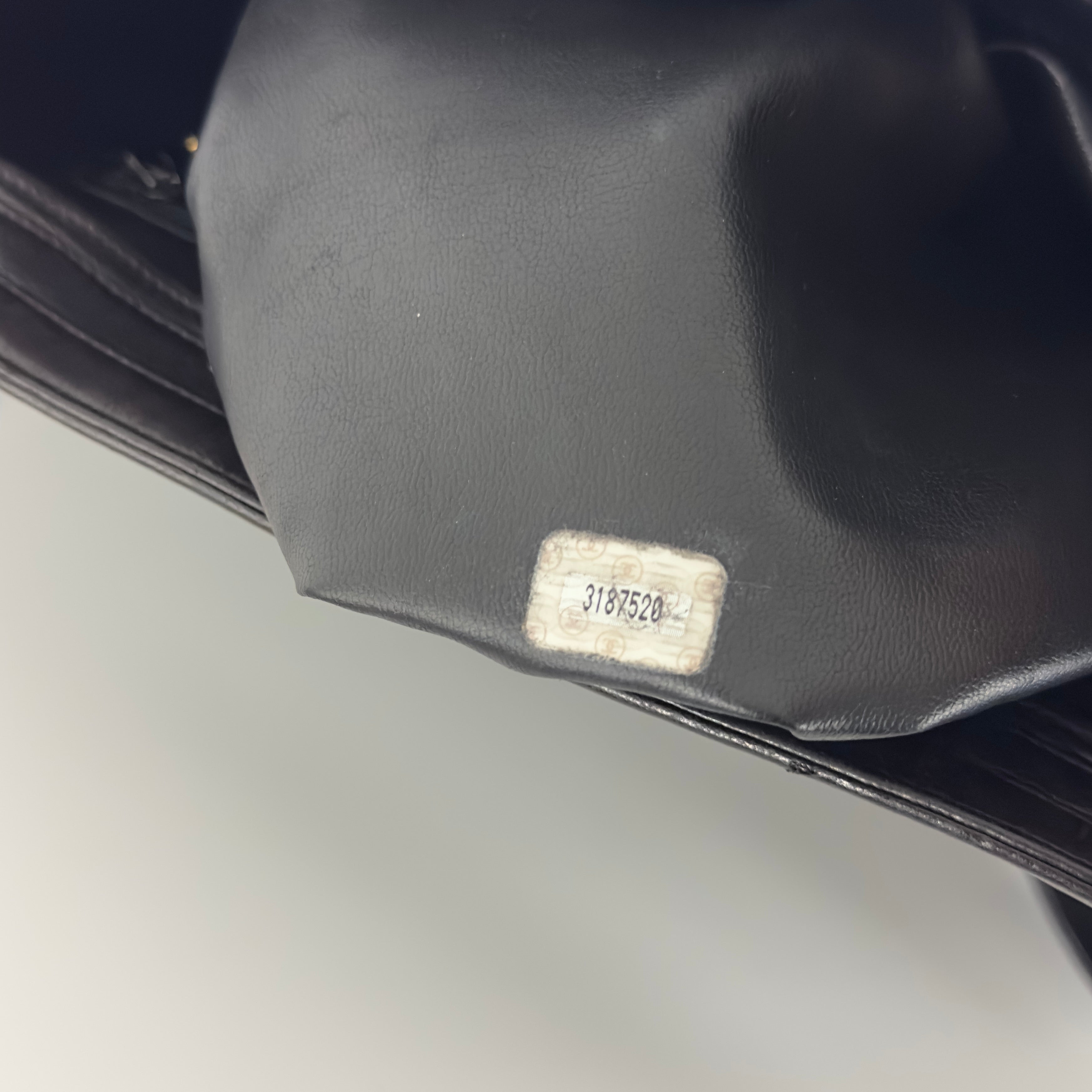 Sac à main CHANEL Tote CC cuir d'agneau noir