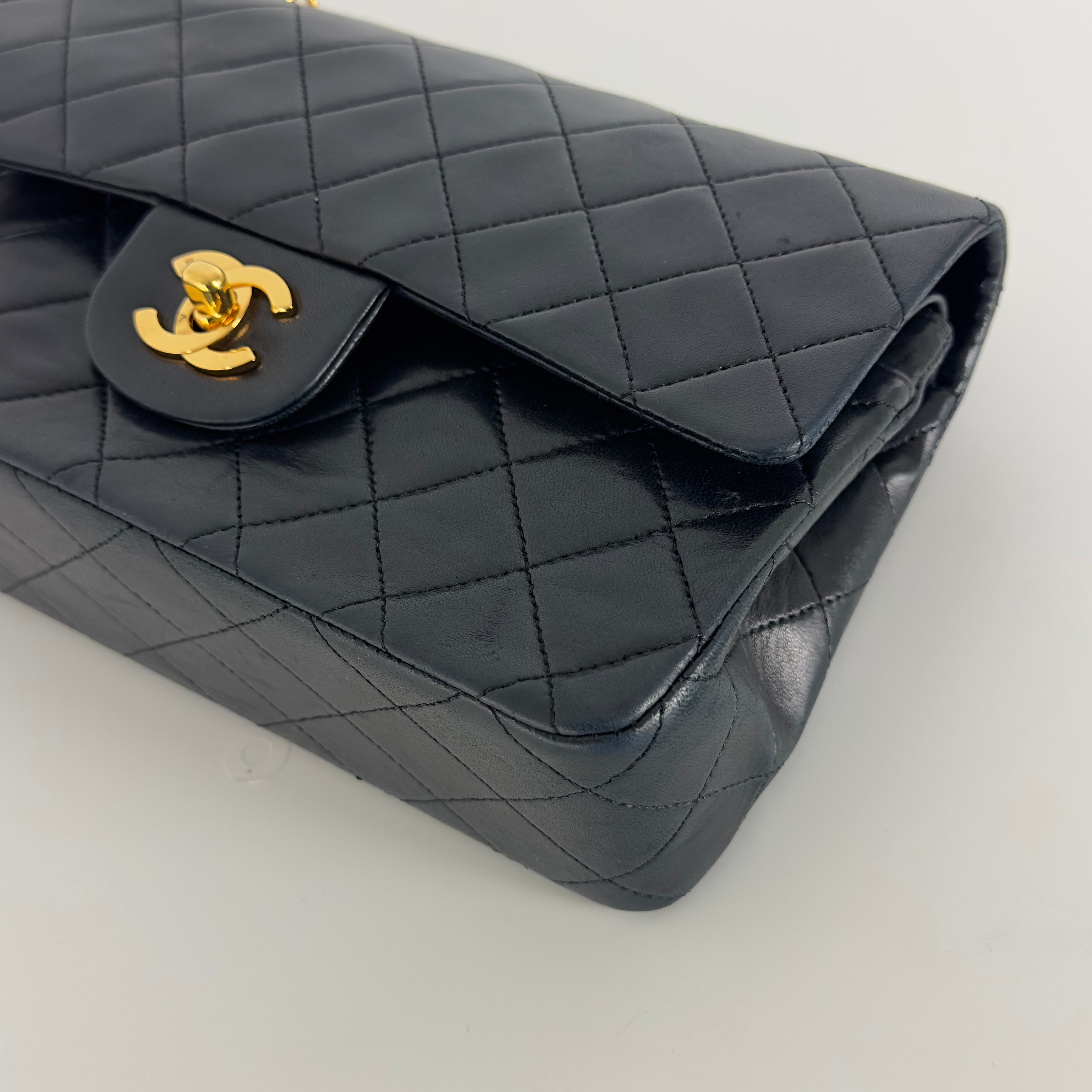 Sac à main CHANEL Timeless Classique Small Double Flap cuir d'agneau noir