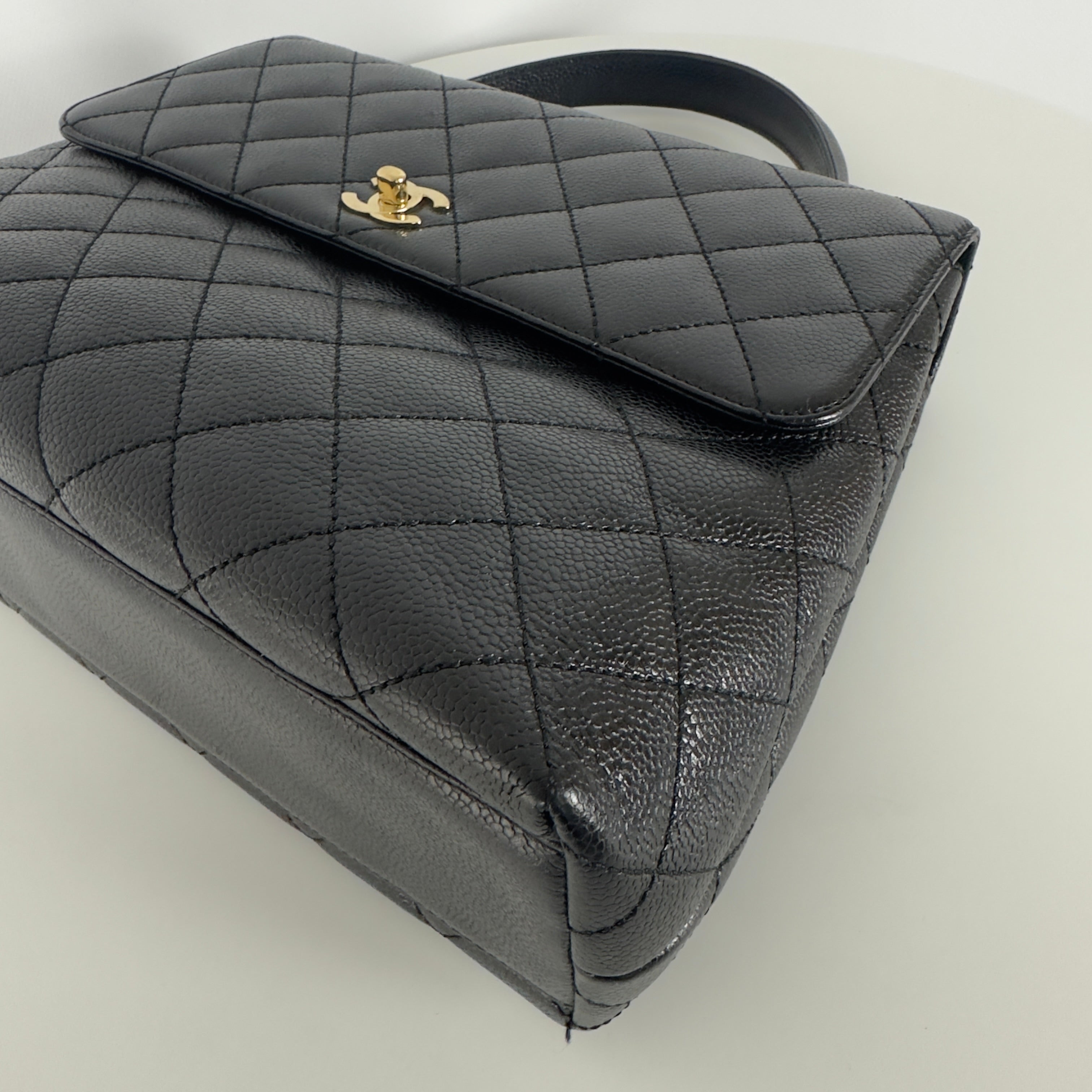 Sac à main CHANEL Top Handle cuir caviar noir