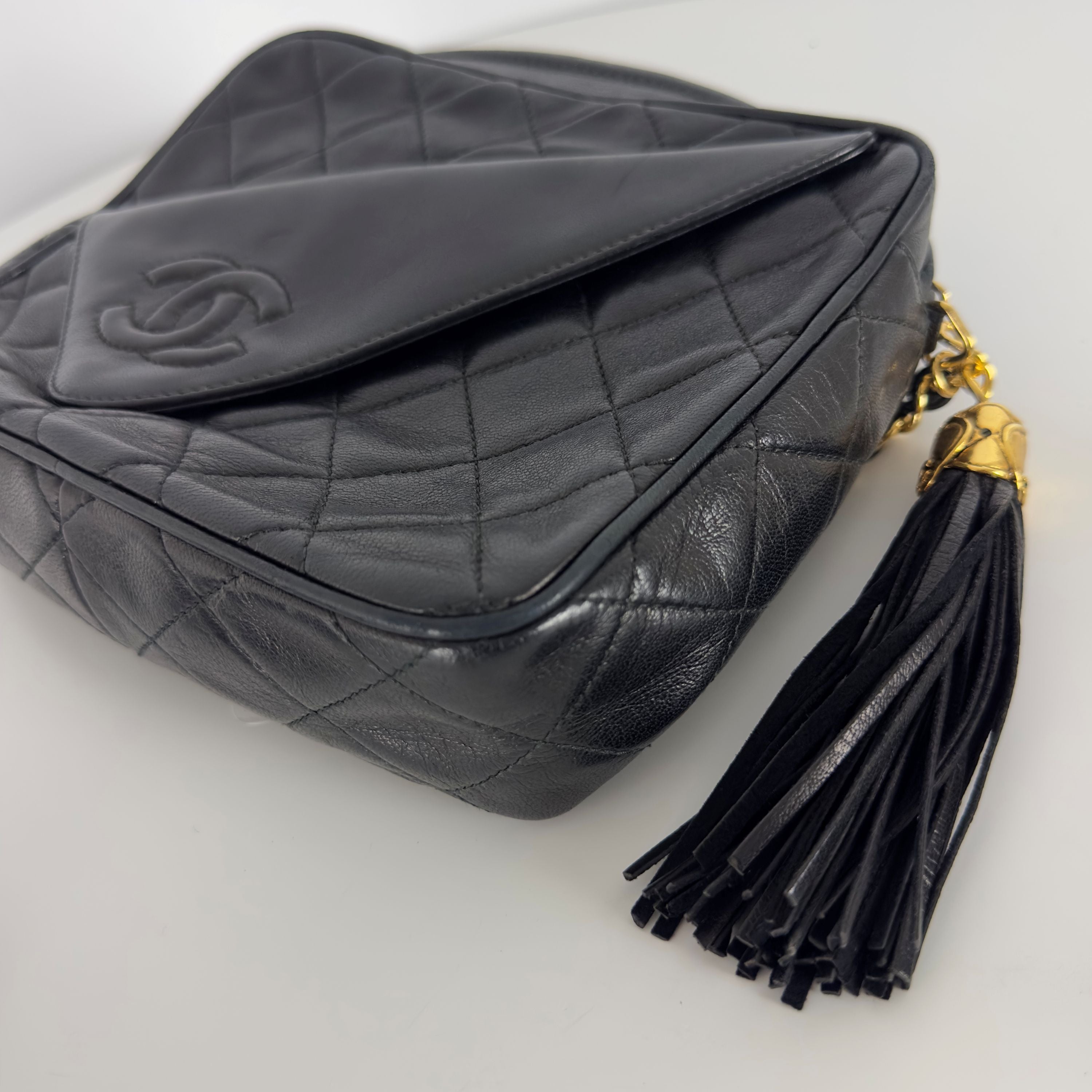 Sac à main CHANEL Camera Chain cuir d'agneau noir