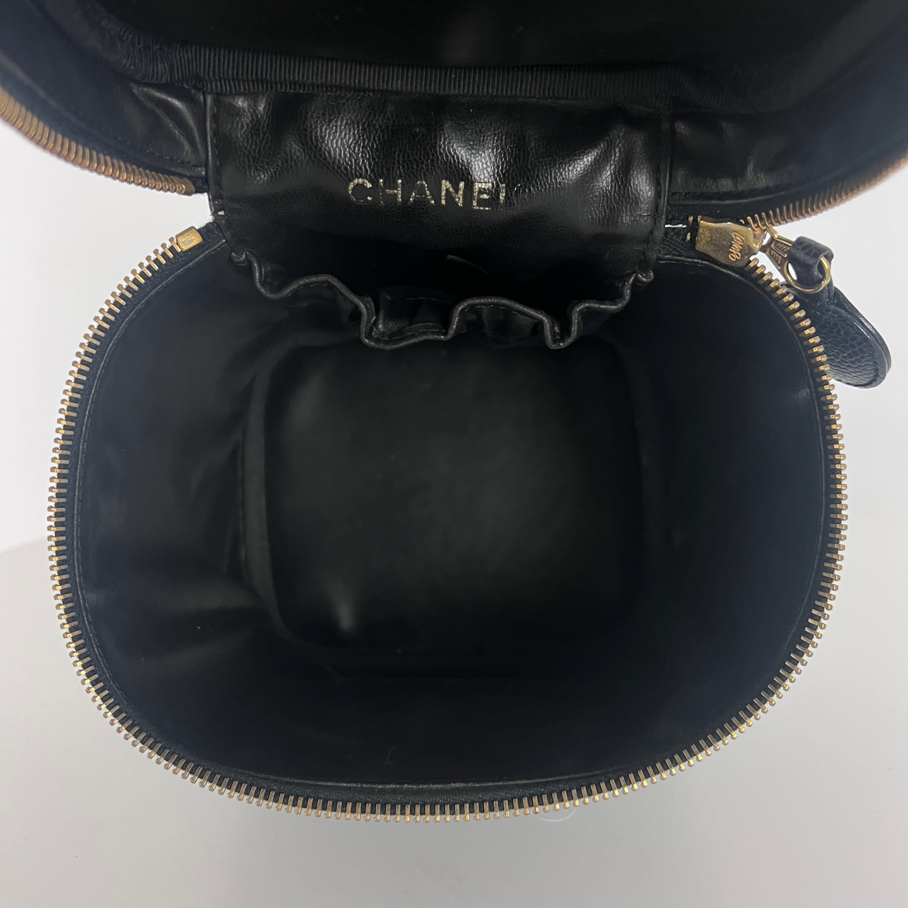 Vanity Case CHANEL CC en cuir caviar noir