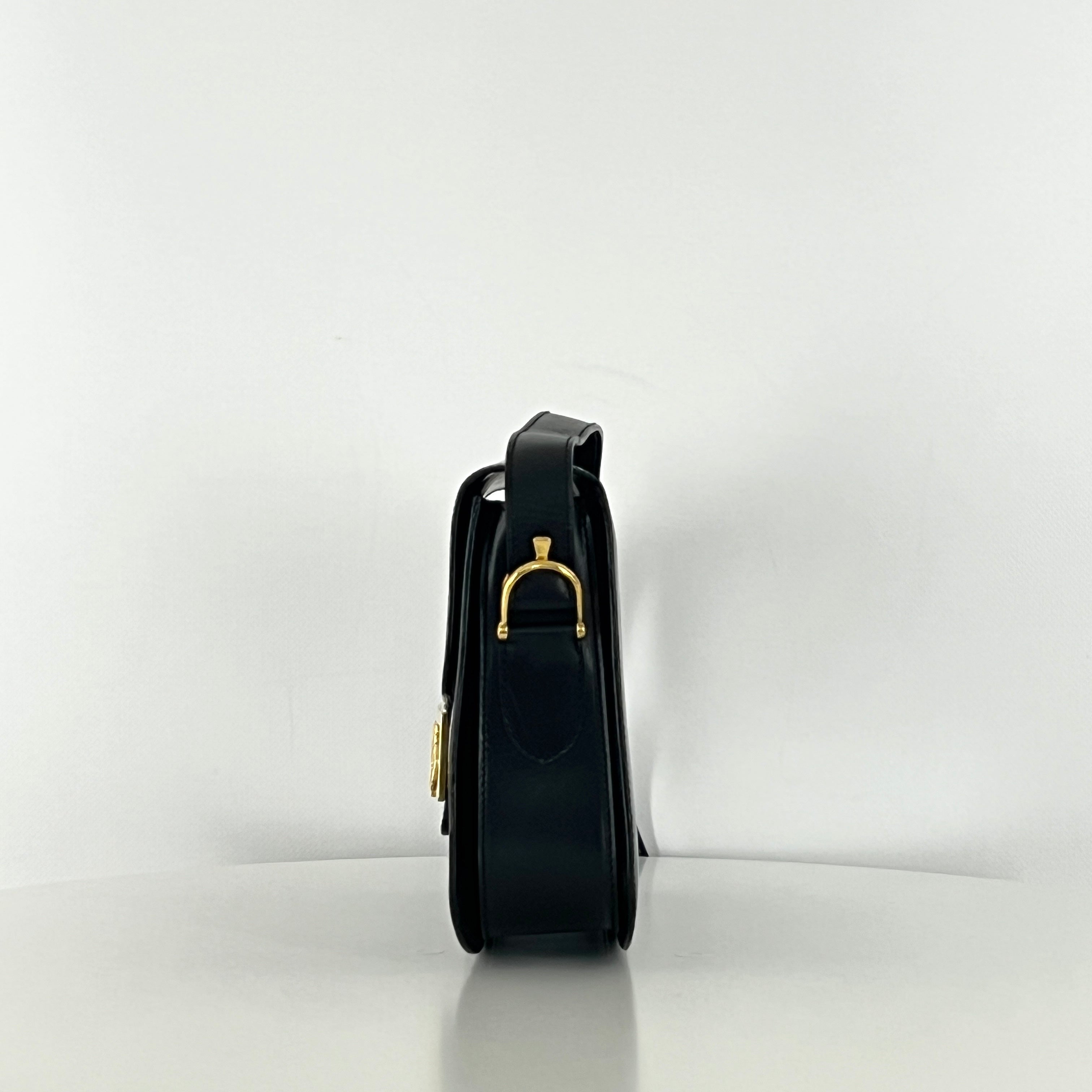 Sac à main CELINE Triomphe cuir noir