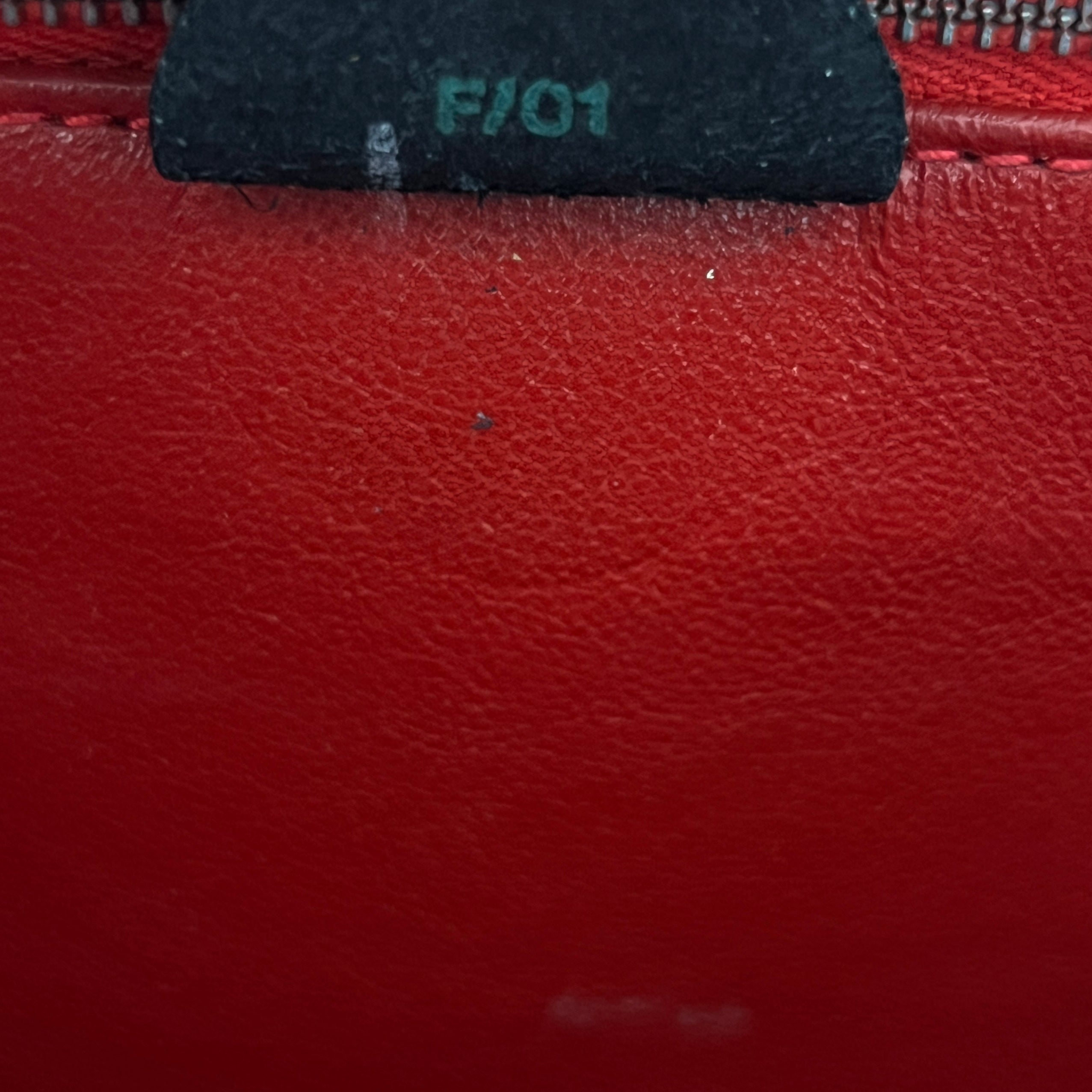 Sac à main CELINE Triomphe cuir noir