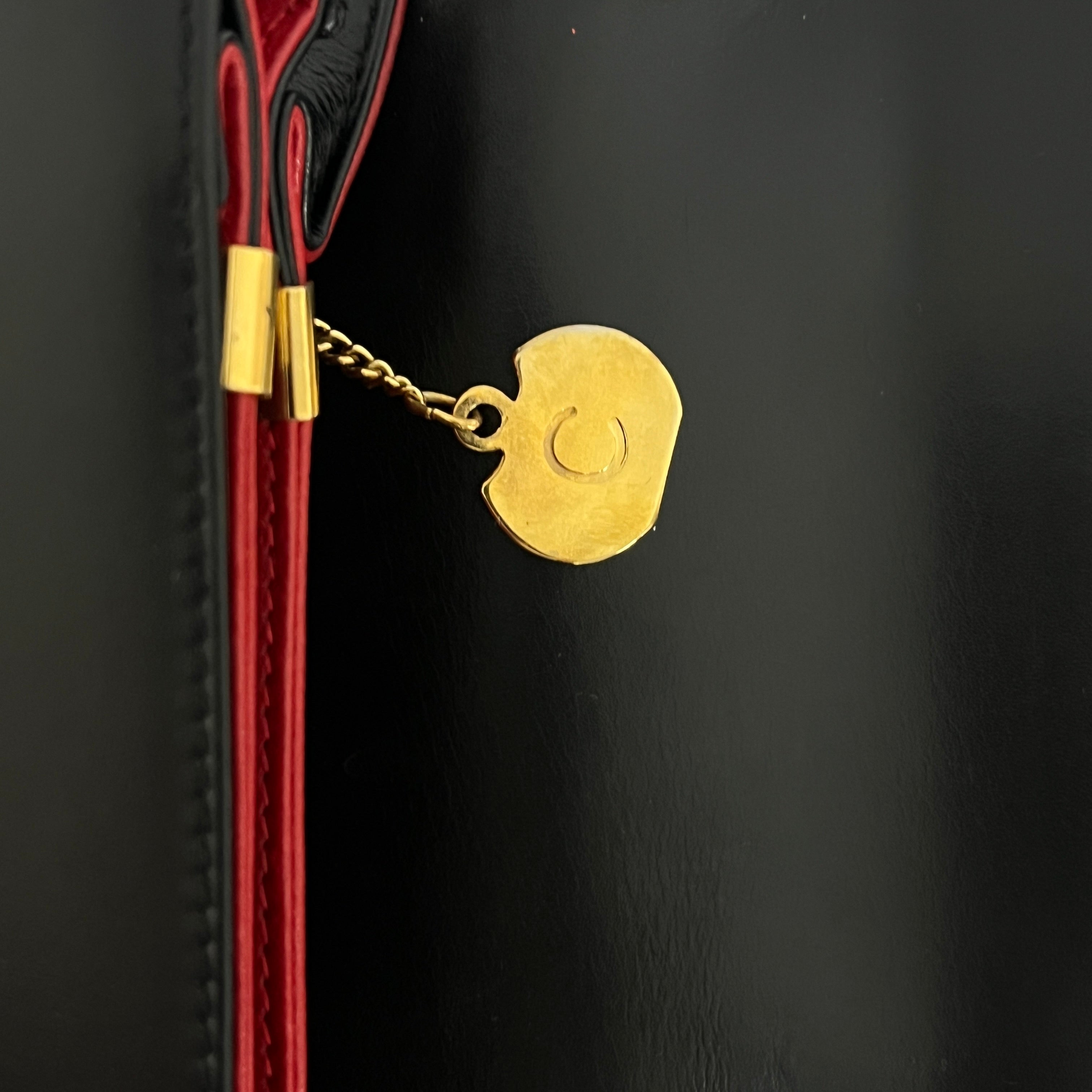 Sac à main CELINE Triomphe cuir noir