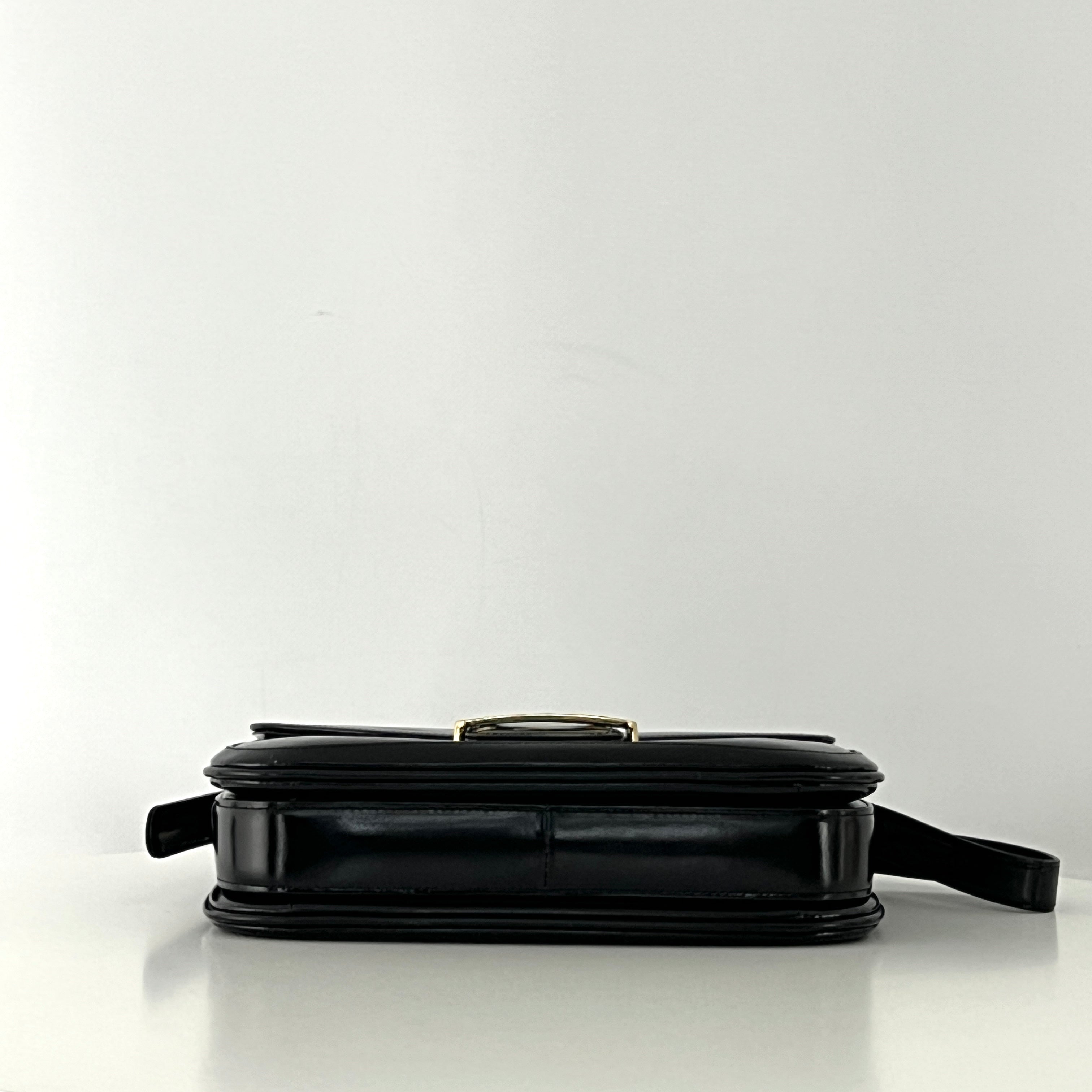 Sac à main CELINE Triomphe cuir noir