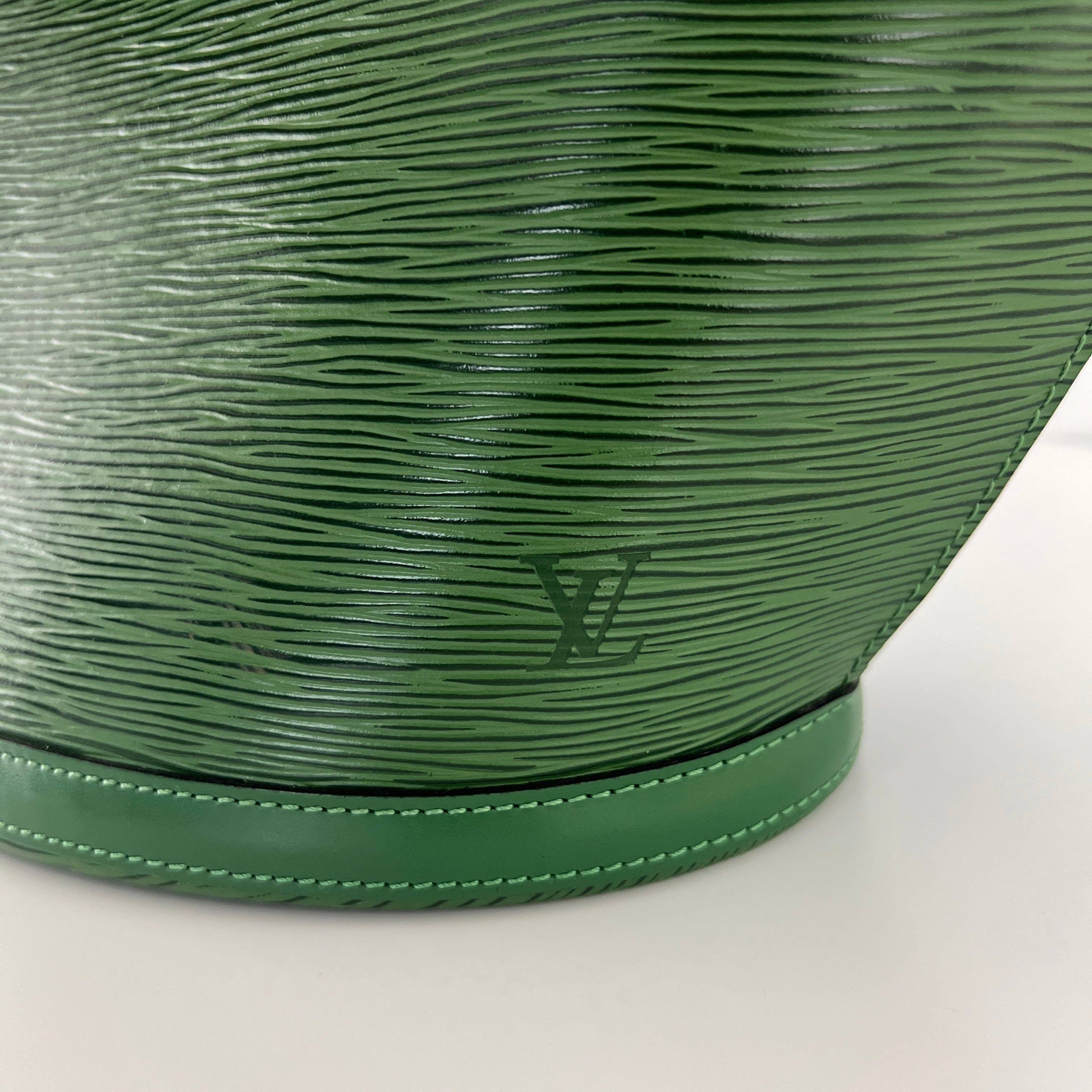 Sac à main LOUIS VUITTON Saint Jacques cuir épi vert