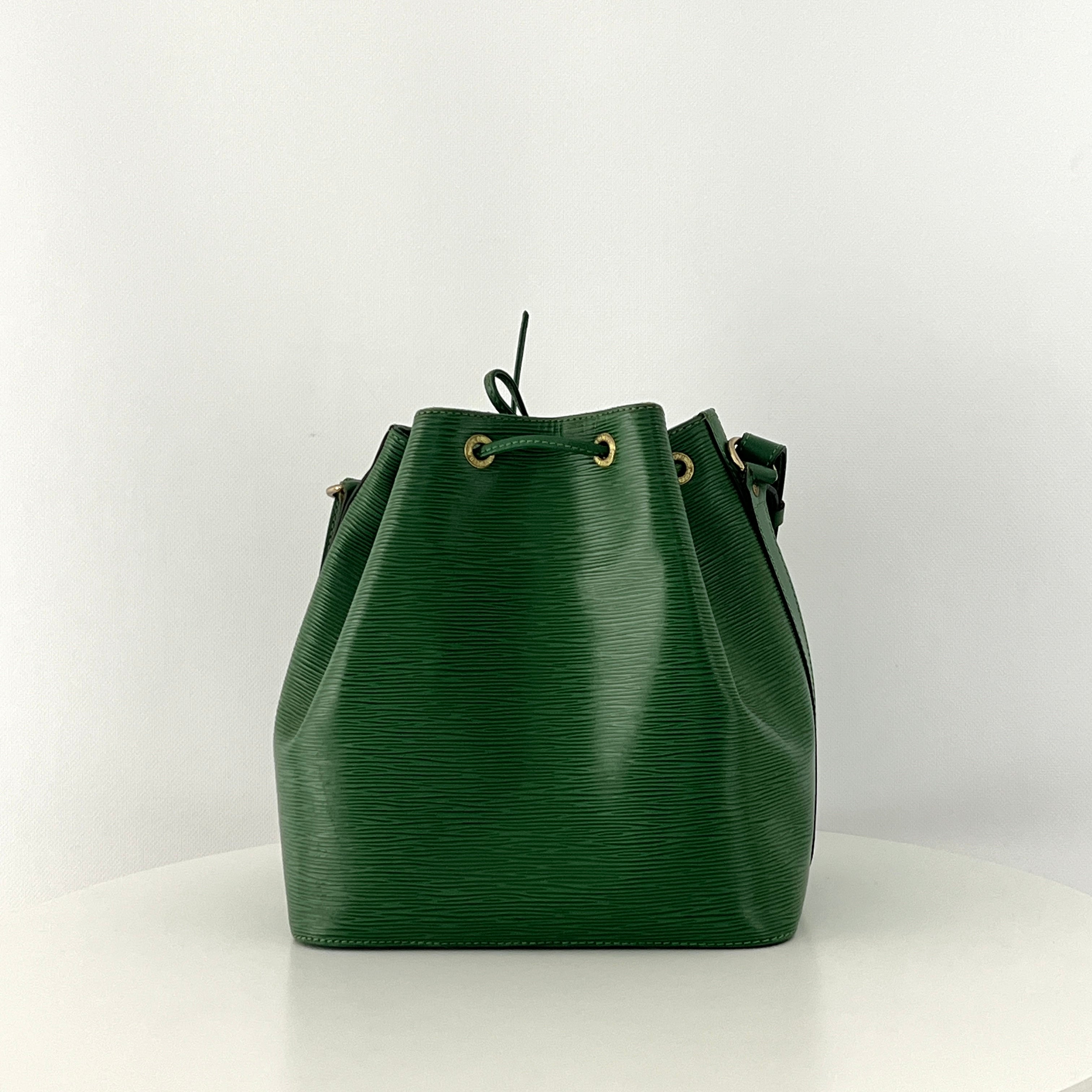 Sac à main LOUIS VUITTON Noé Petit cuir épi vert