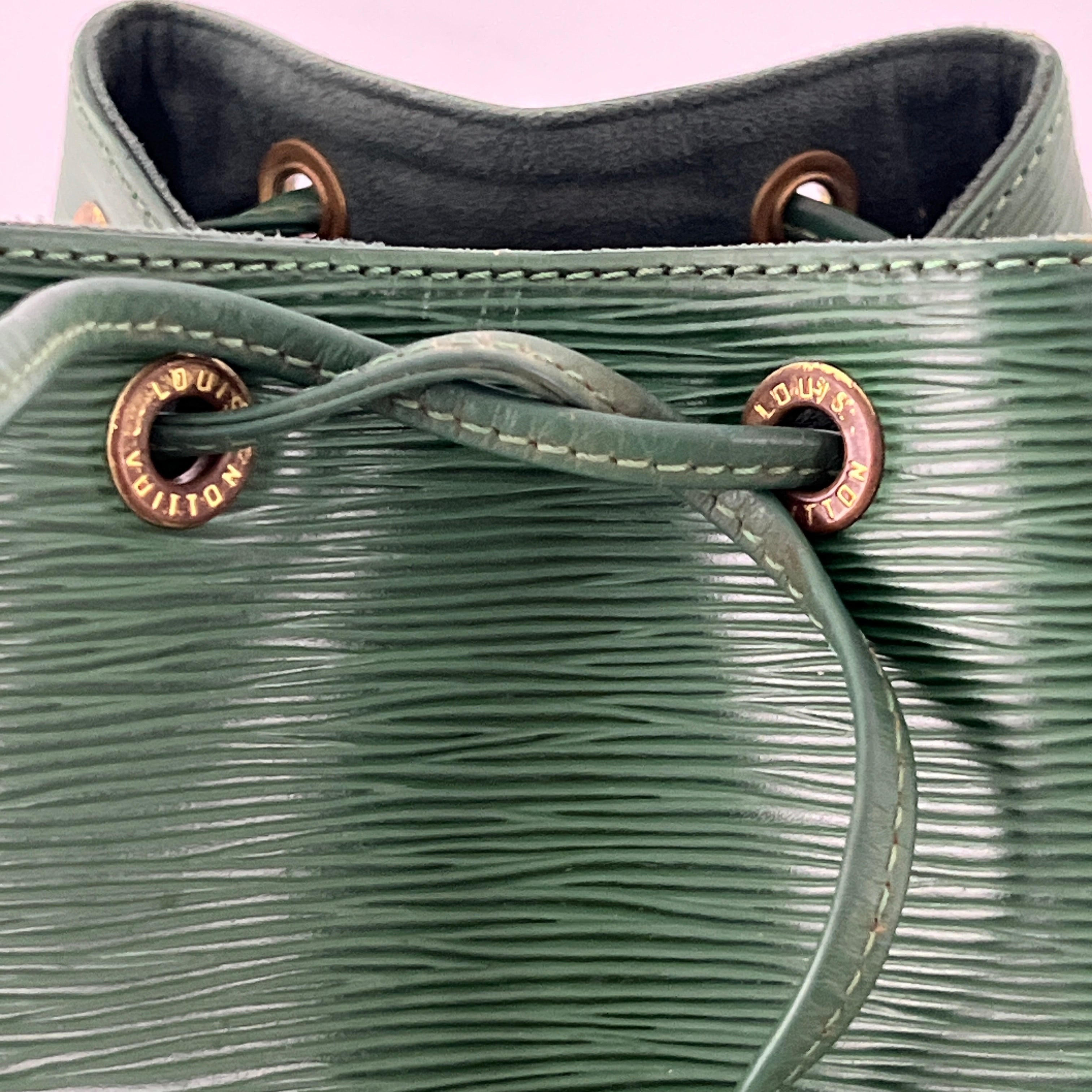 Sac à main LOUIS VUITTON Noé Petit cuir épi vert