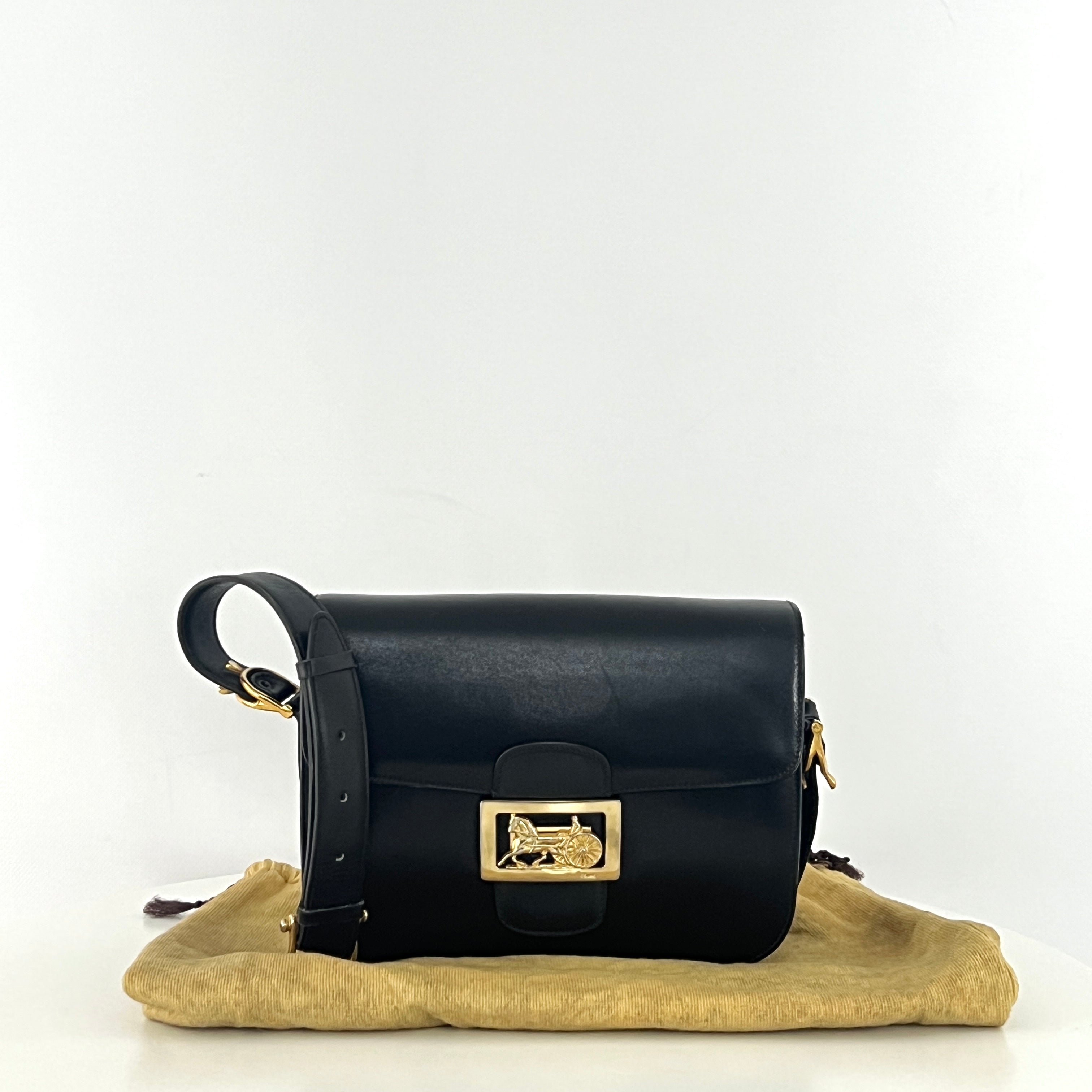 Sac à main CELINE Triomphe cuir noir
