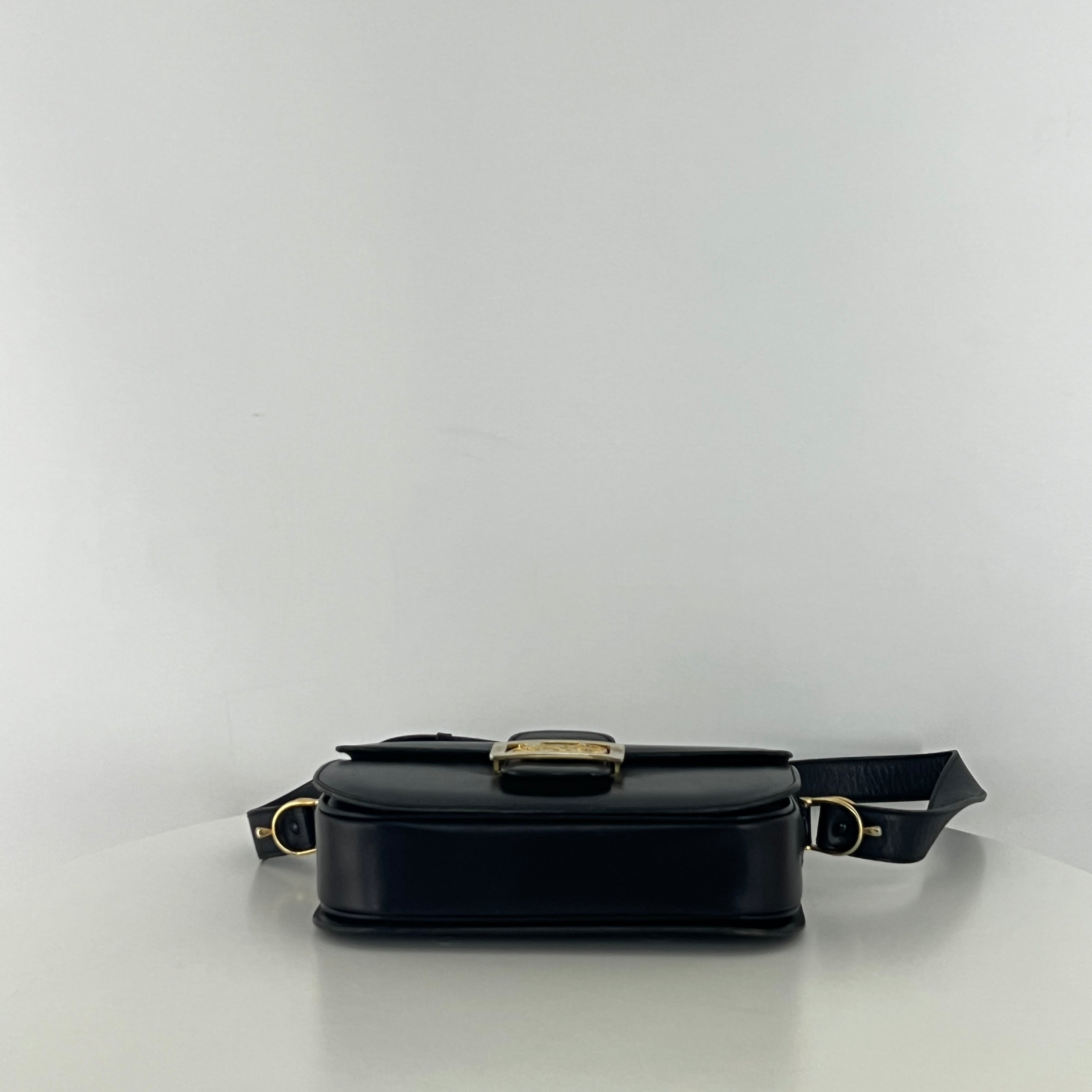 Sac à main CELINE Triomphe cuir noir