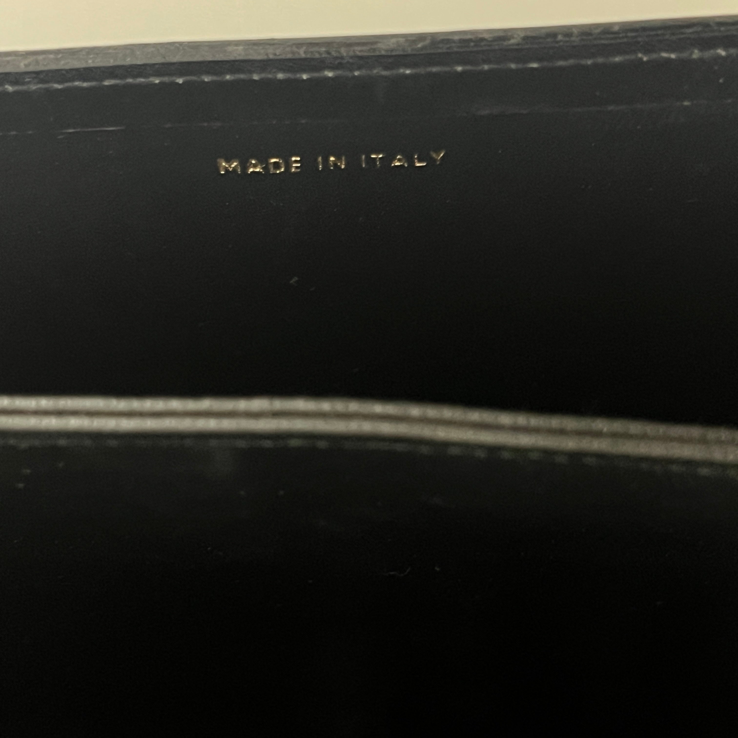 Sac à main CELINE Triomphe cuir noir