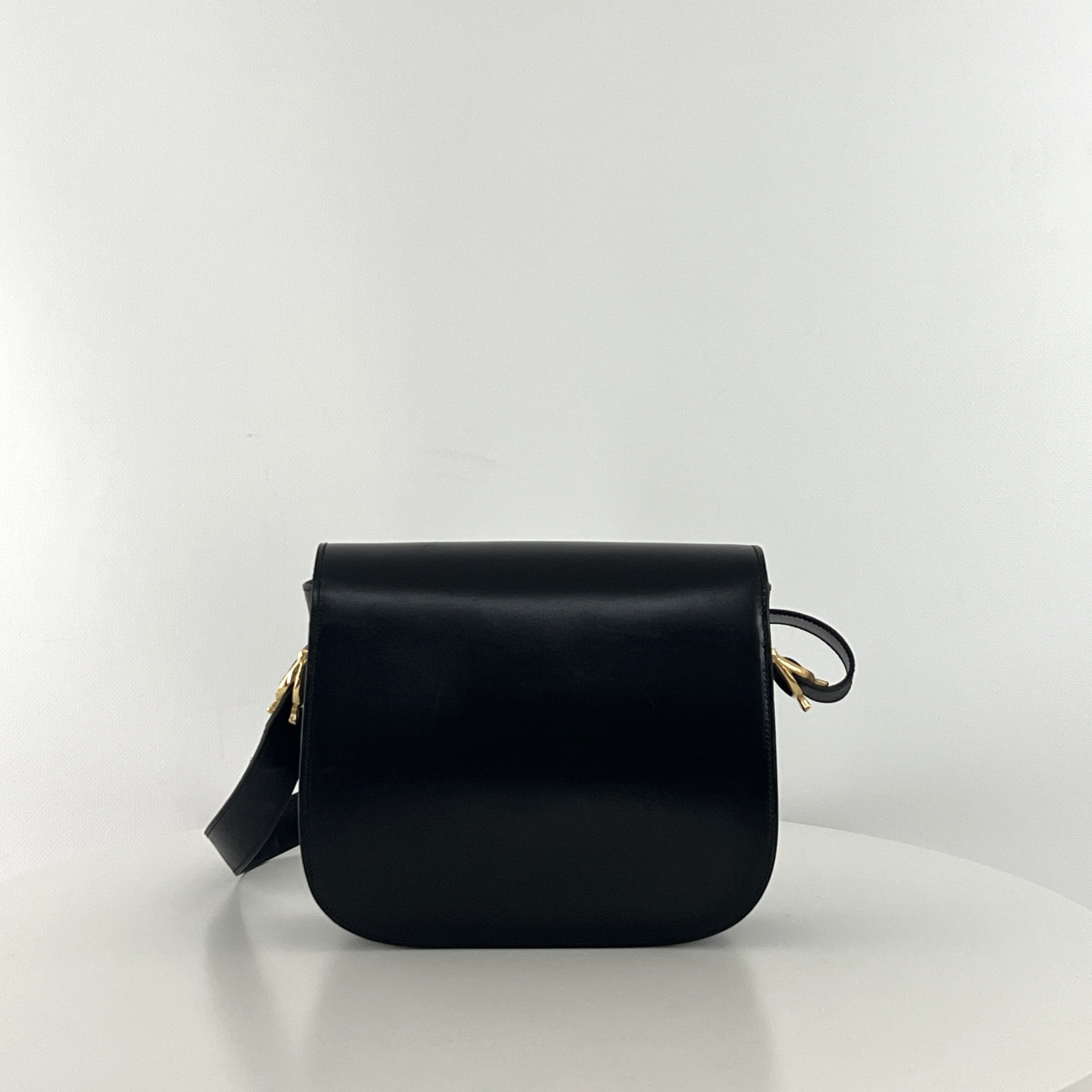 Sac à main CELINE Triomphe cuir noir