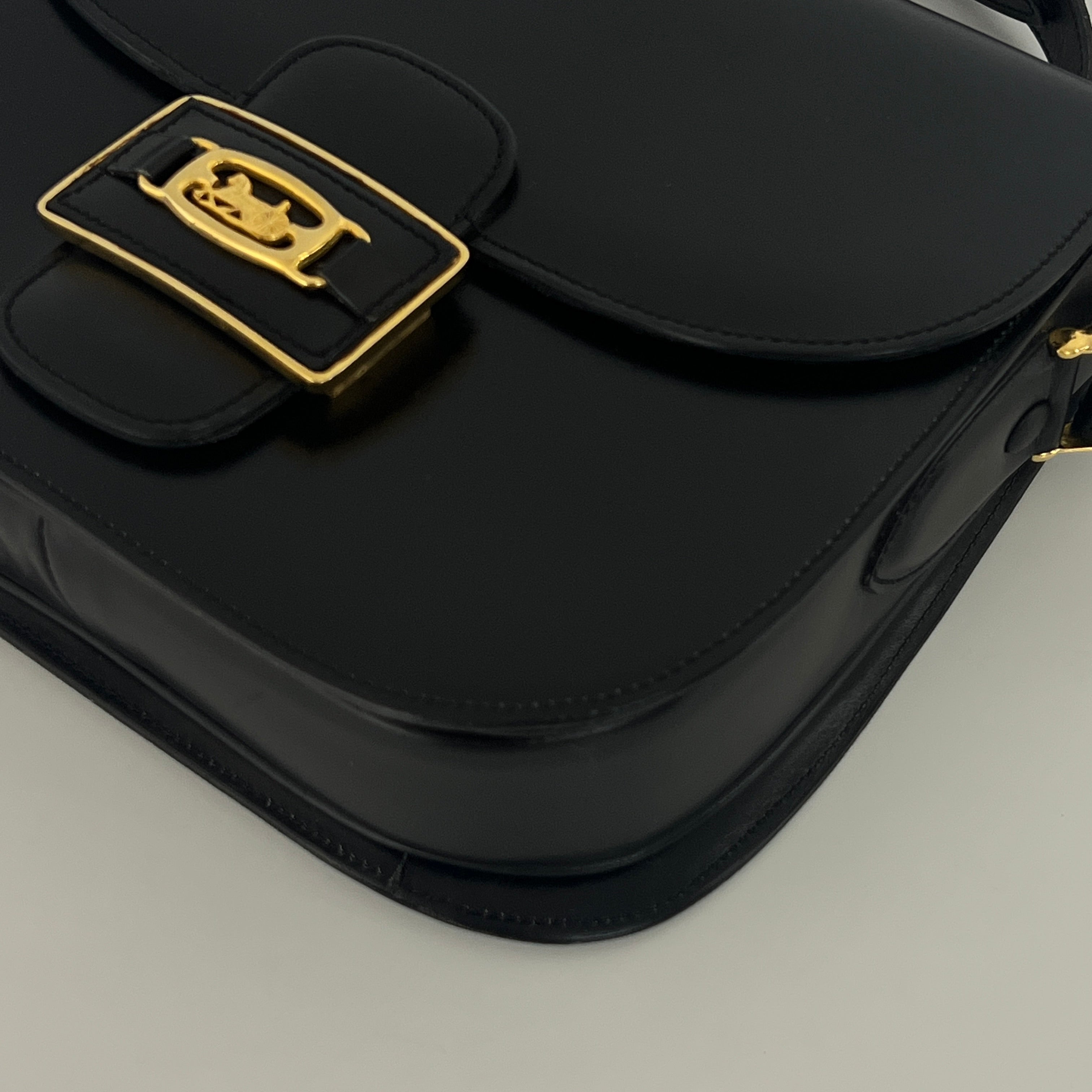 Sac à main CELINE Triomphe cuir noir