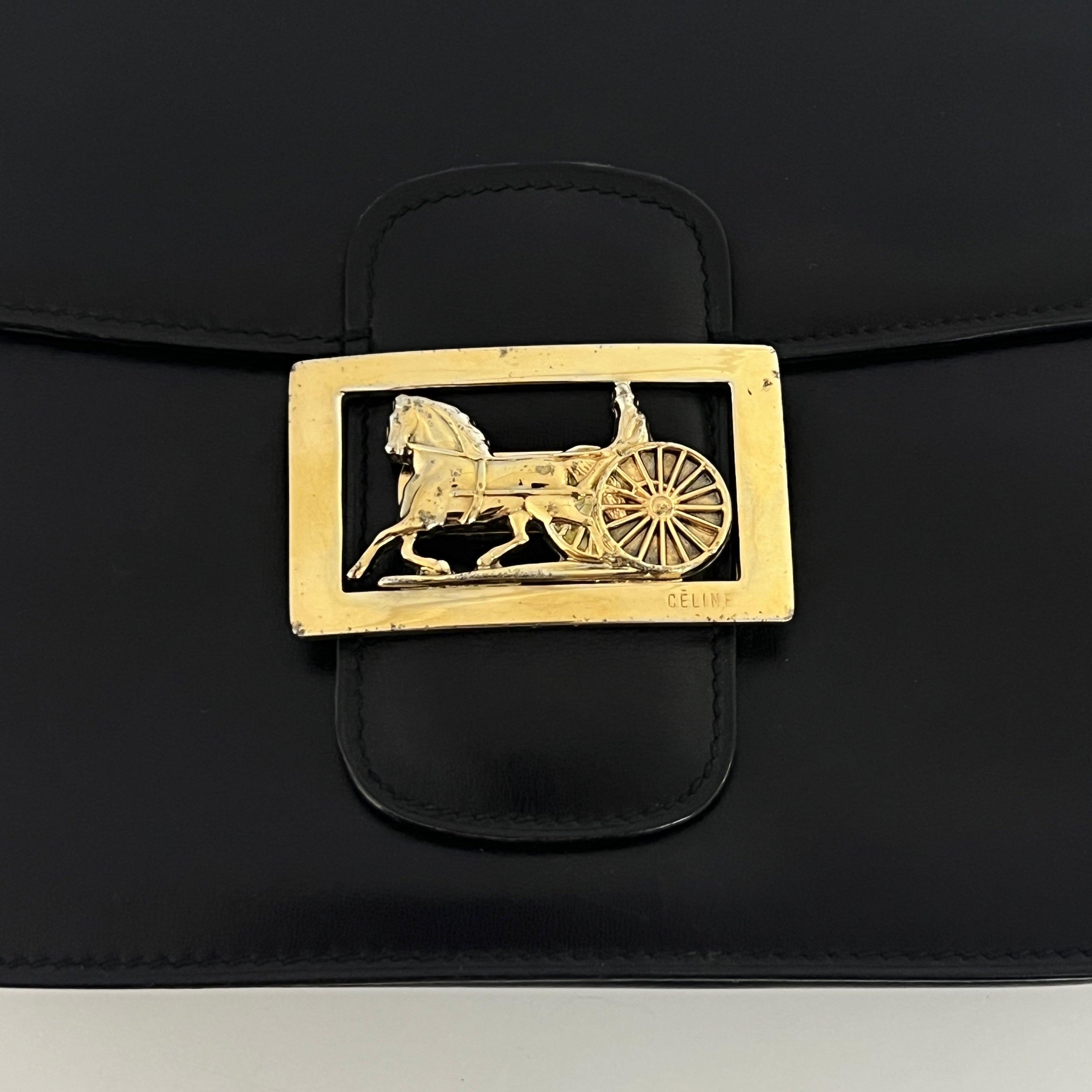 Sac à main CELINE Triomphe cuir noir