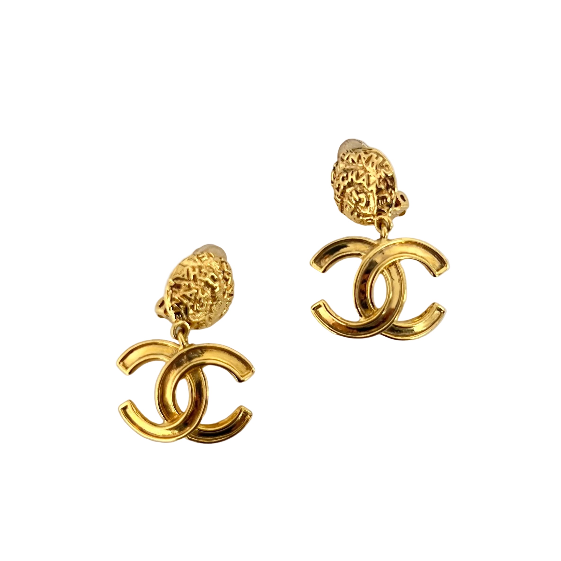Boucles d'oreilles CHANEL CC Clip On