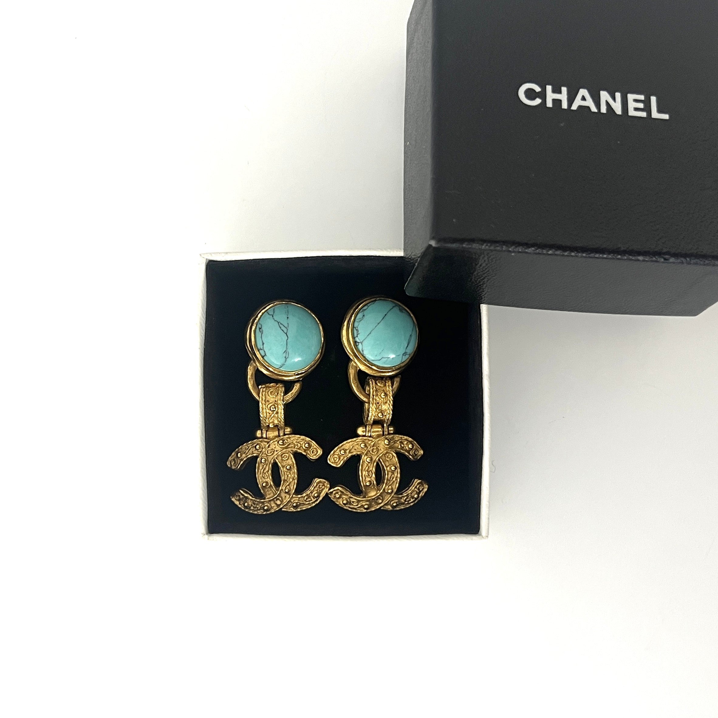 Boucles d'oreilles CHANEL Turquoise CC Clip On