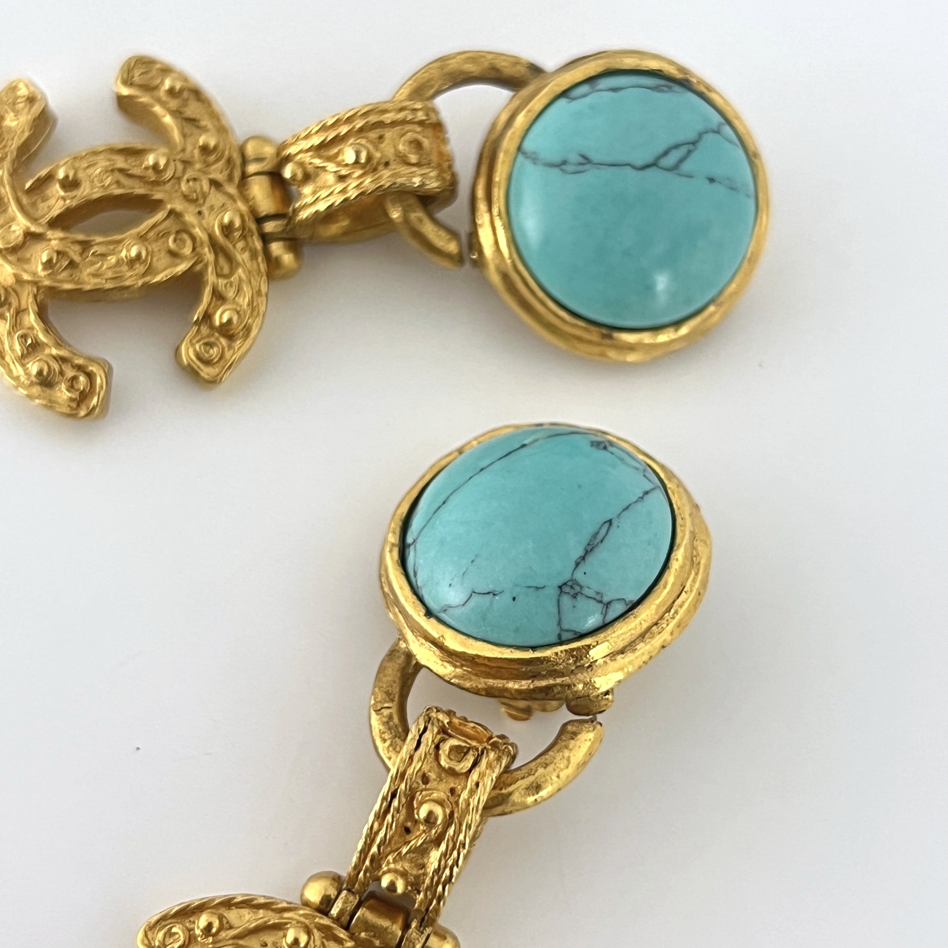 Boucles d'oreilles CHANEL Turquoise CC Clip On