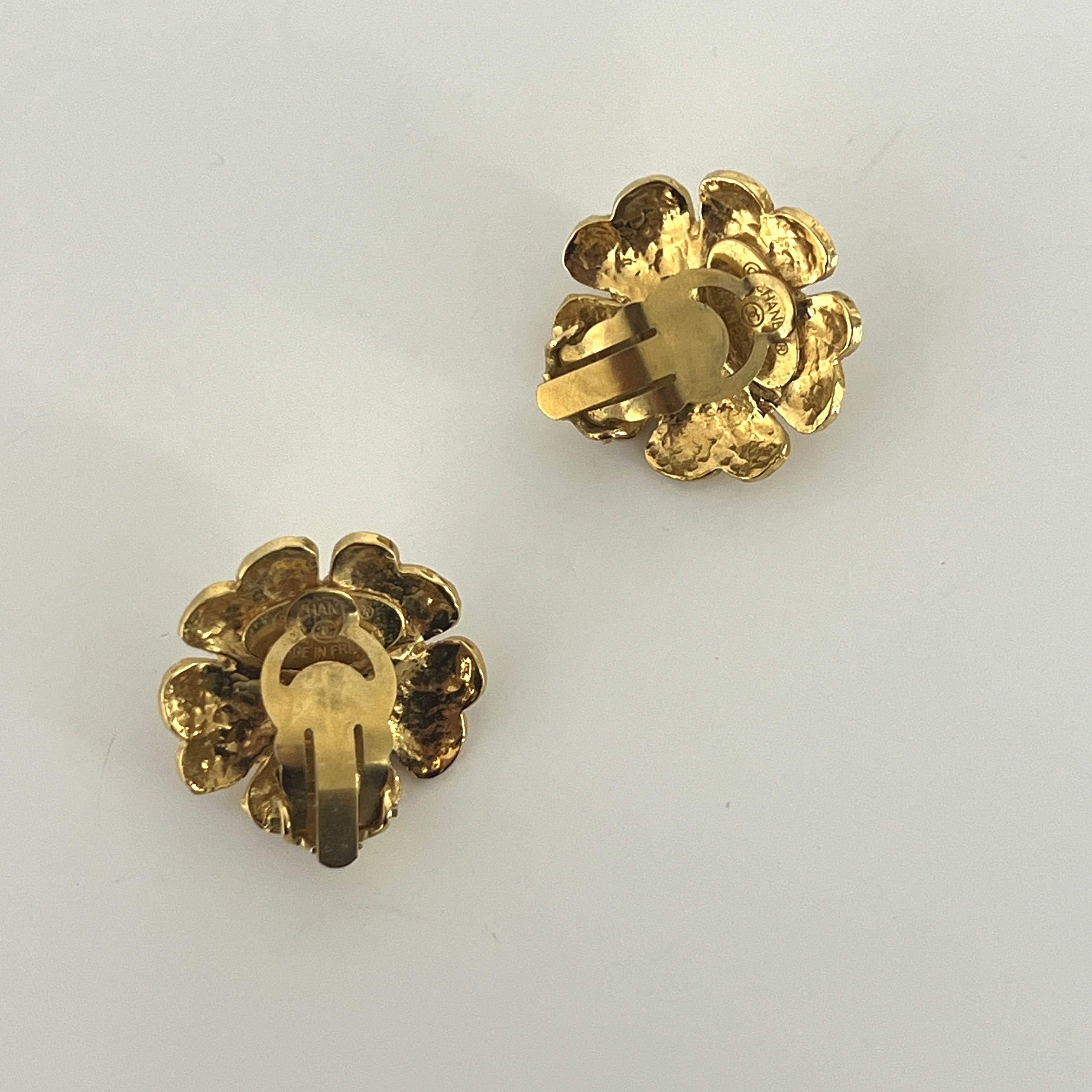 Boucles d'oreilles CHANEL Camélia Clip on