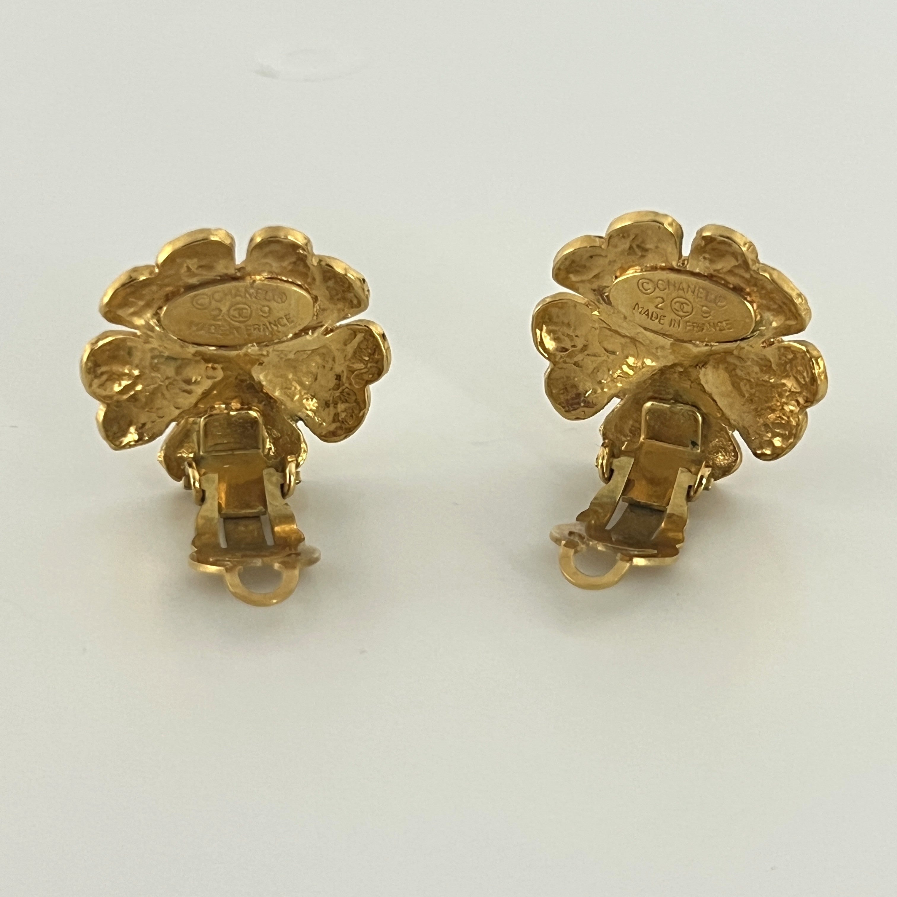 Boucles d'oreilles CHANEL Camélia Clip on