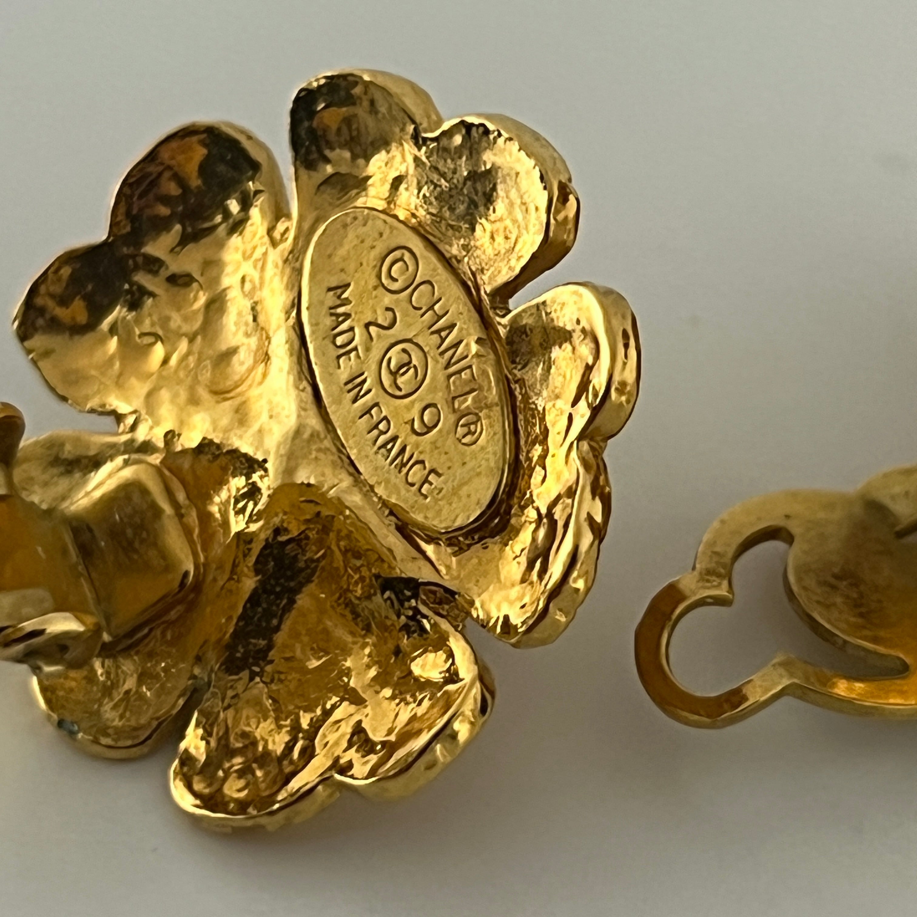 Boucles d'oreilles CHANEL Camélia Clip on