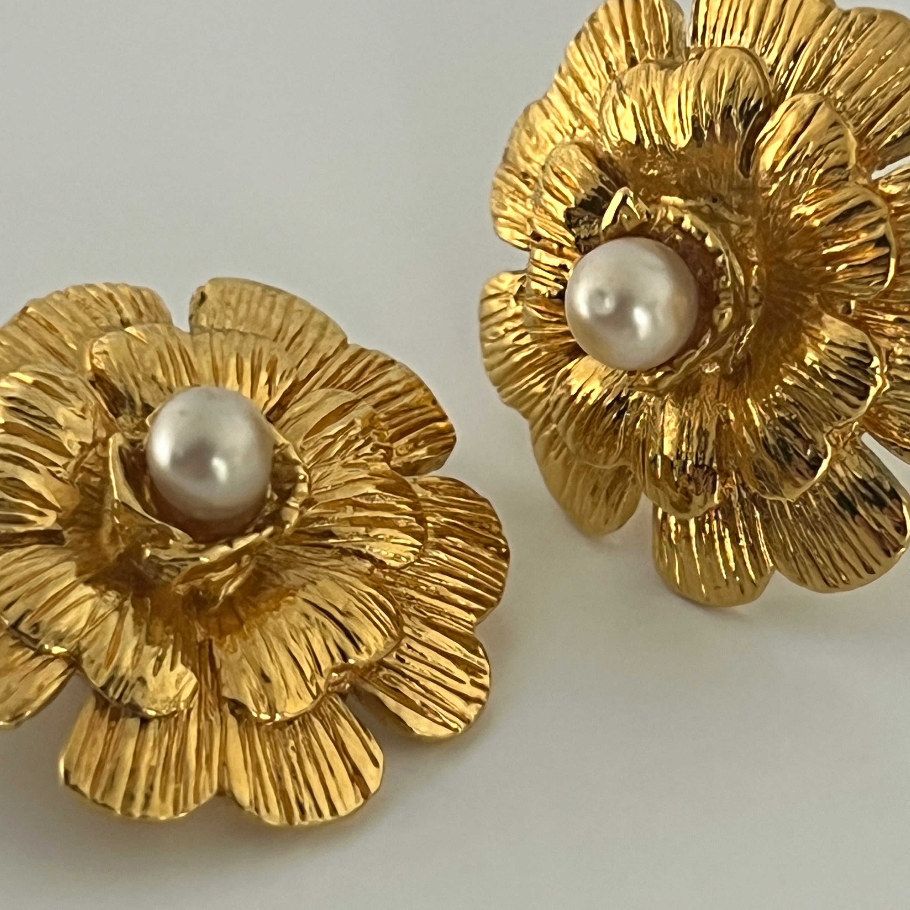 Boucles d'oreilles CHANEL Camélia Clip on