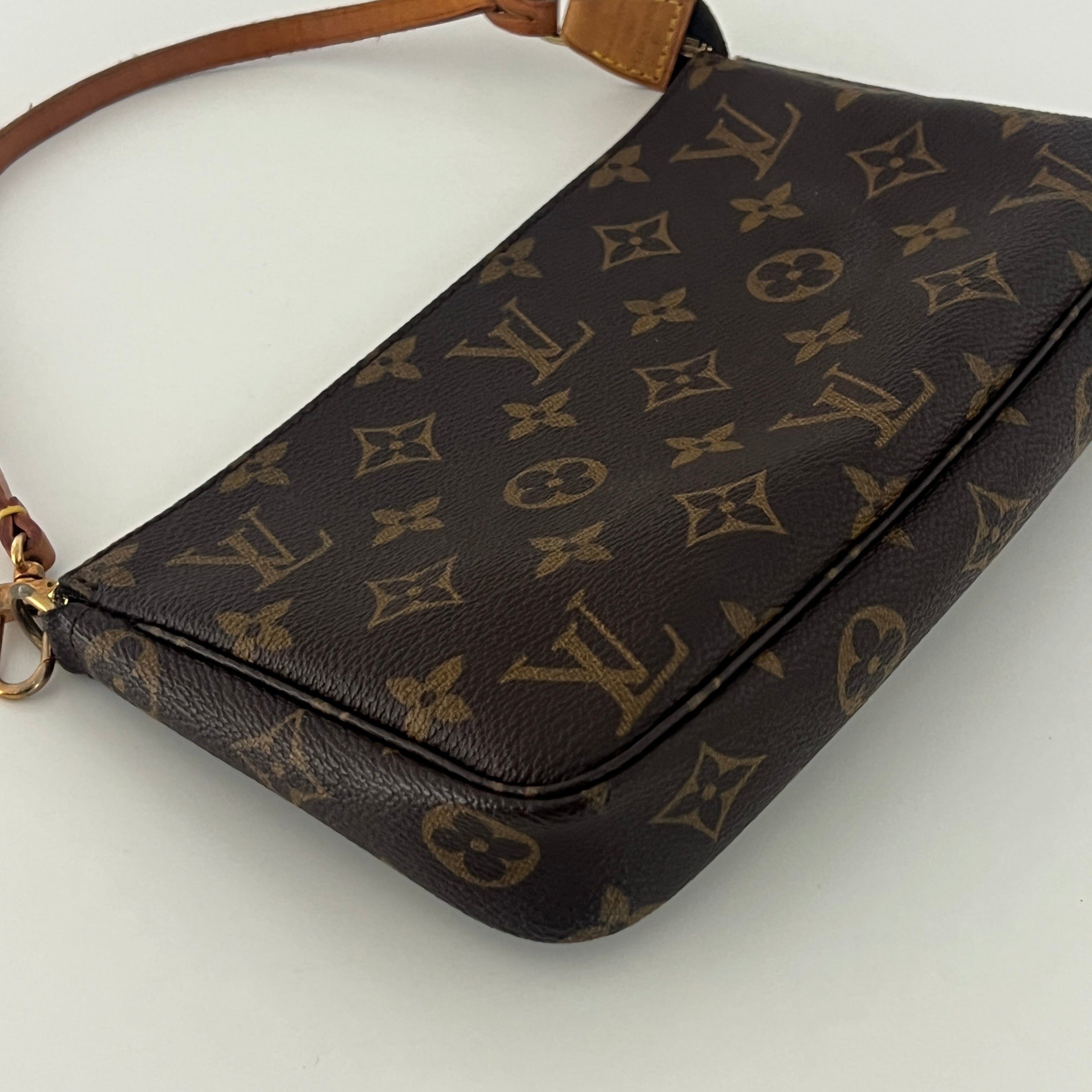 Sac à main LOUIS VUITTON Pochette Accessoires toile et cuir marron