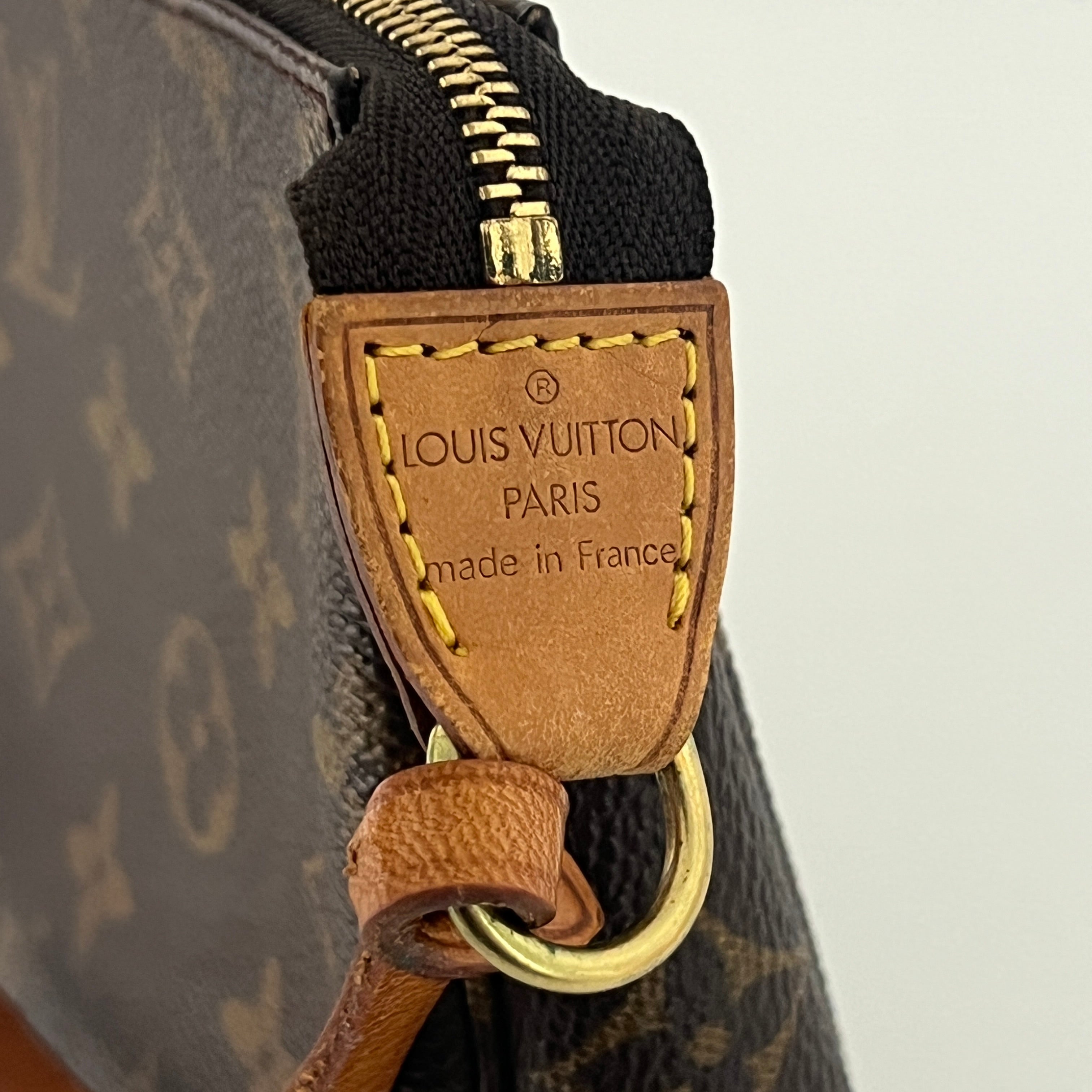 Sac à main LOUIS VUITTON Pochette Accessoires toile et cuir marron