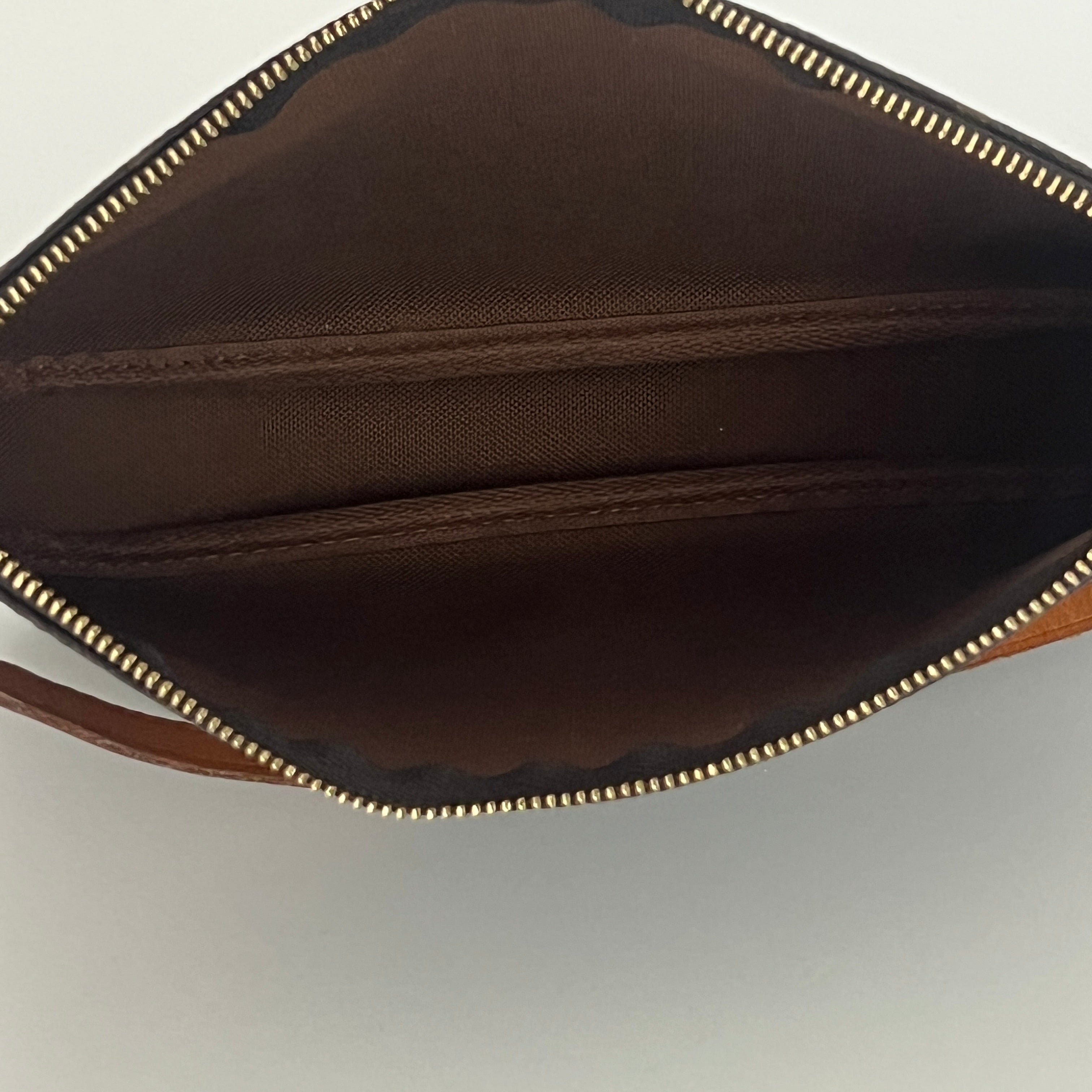 Sac à main LOUIS VUITTON Pochette Accessoires toile et cuir marron