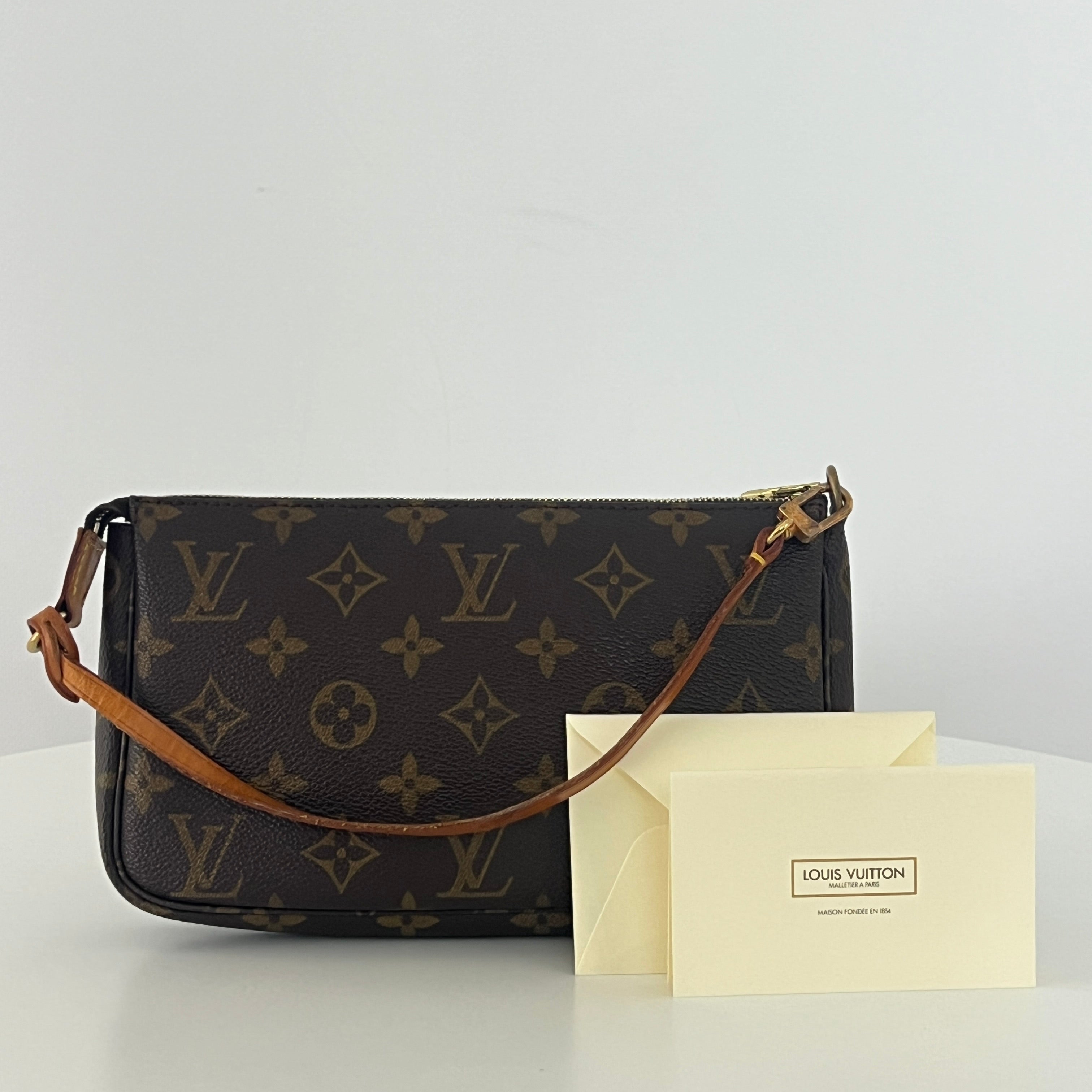 Sac à main LOUIS VUITTON Pochette Accessoires toile et cuir marron