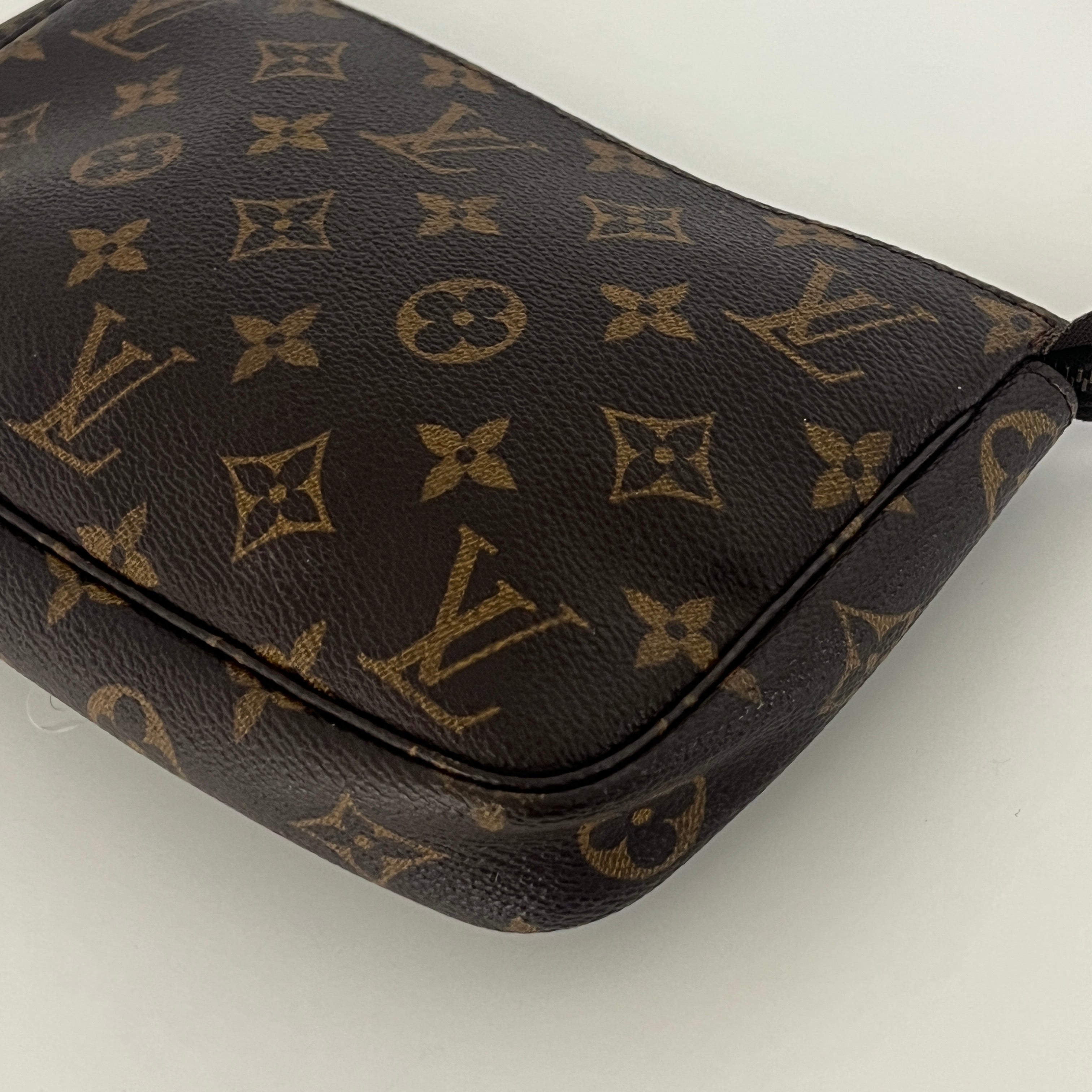 Sac à main LOUIS VUITTON Pochette Accessoires toile et cuir marron