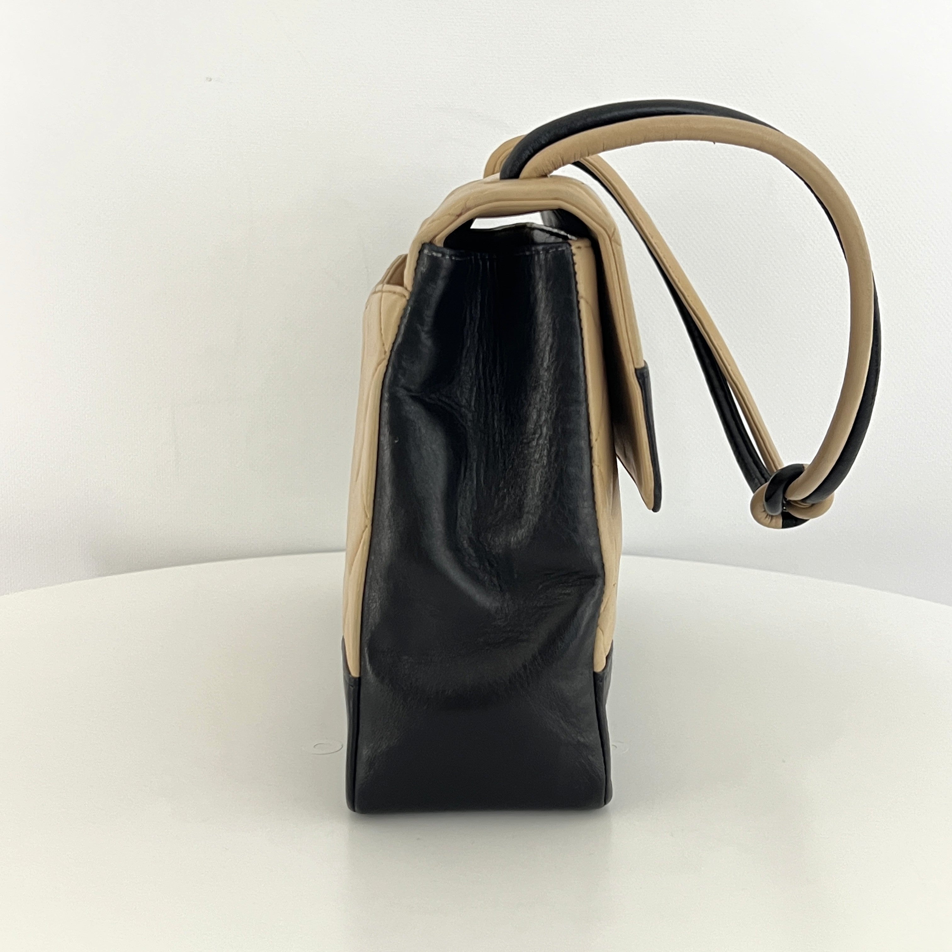 Sac à main CHANEL Top Handle cuir d'agneau bicolore
