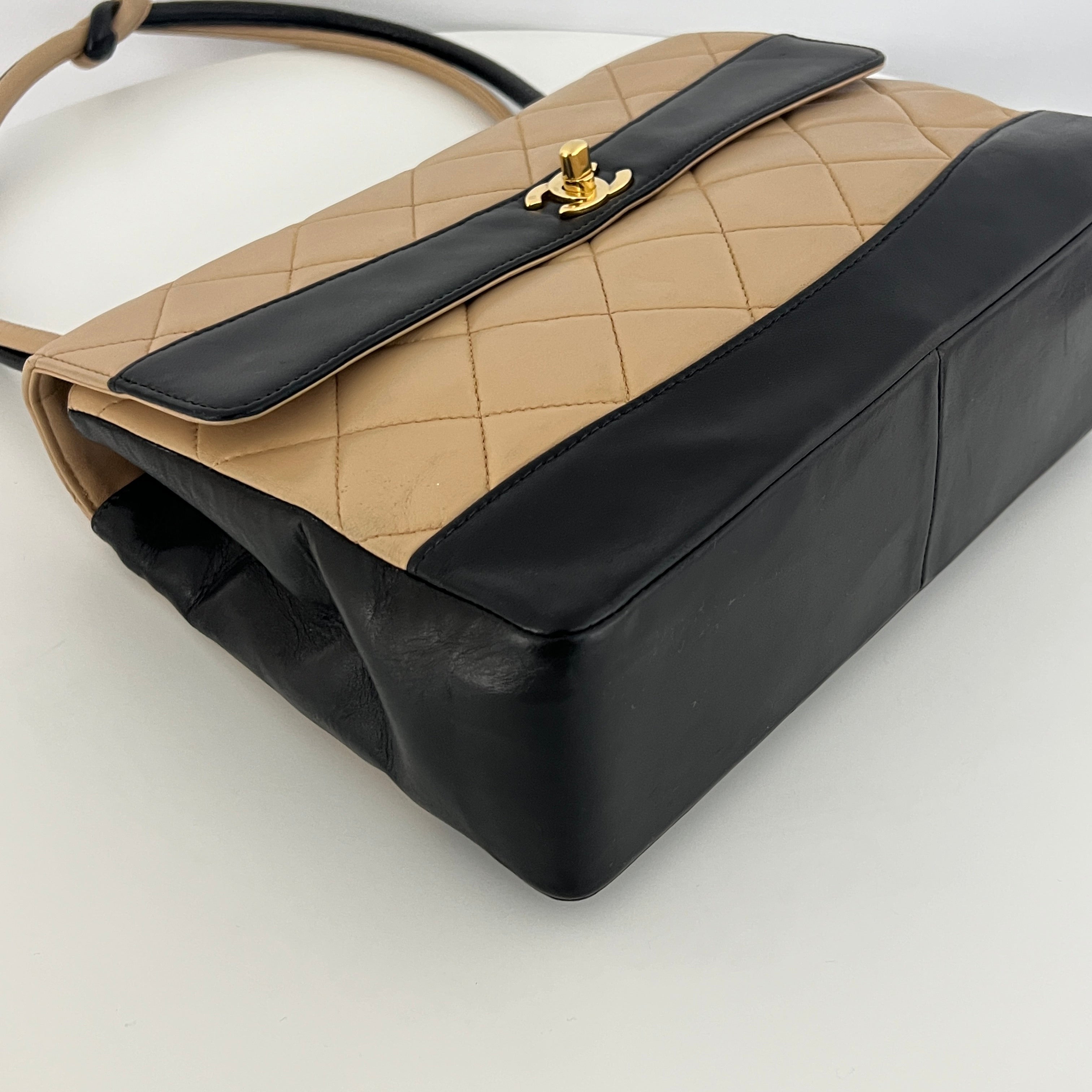 Sac à main CHANEL Top Handle cuir d'agneau bicolore
